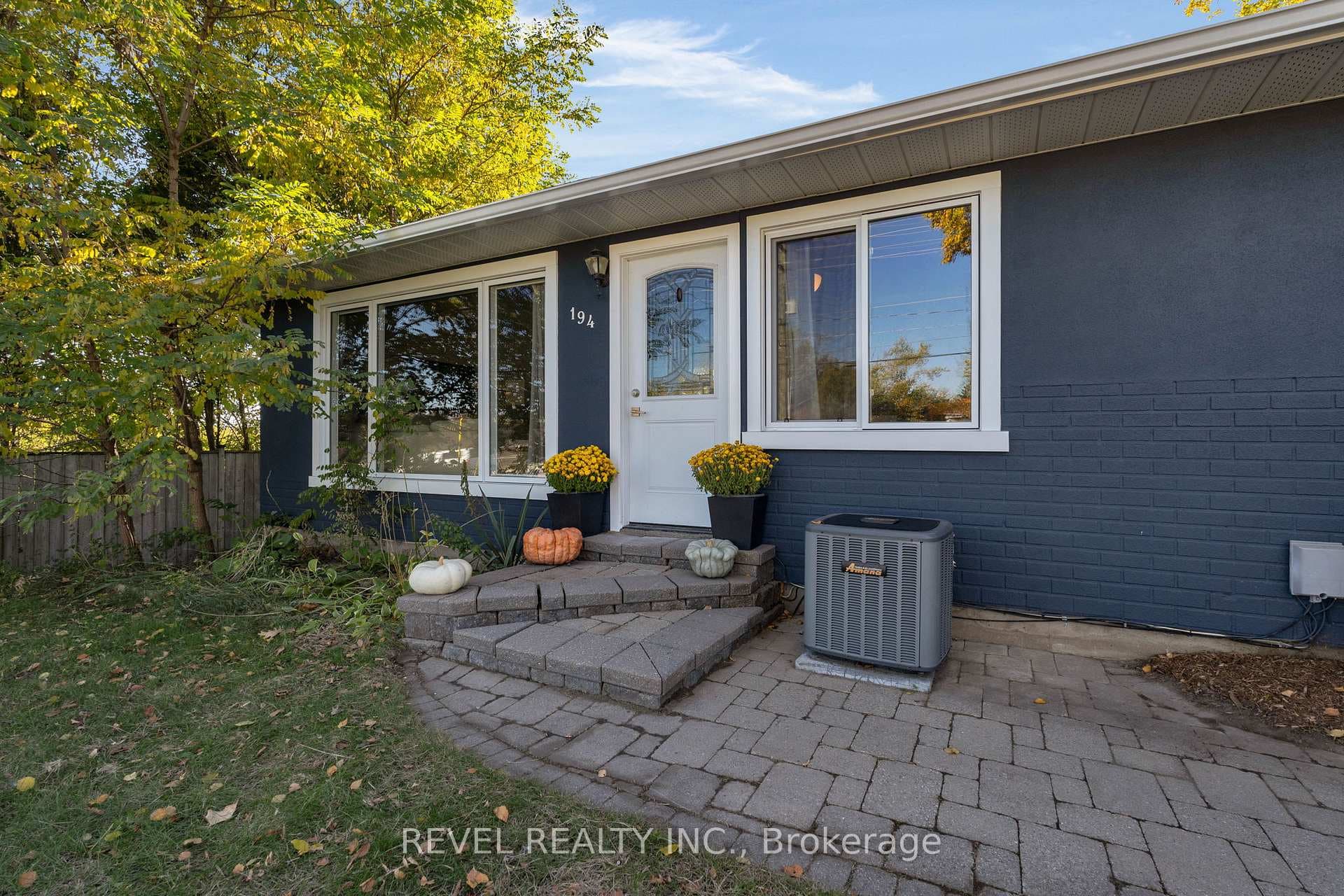 194 Ferndale Drive photo 4