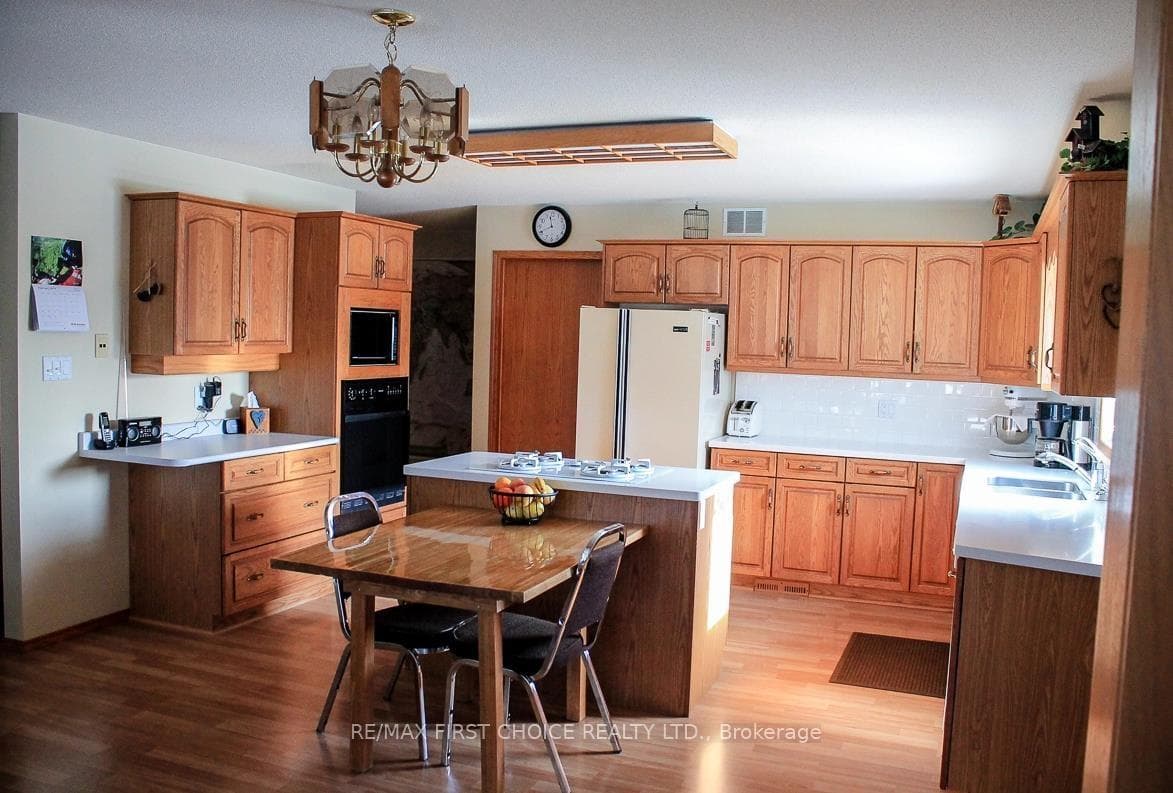 987 Redford Road photo 4