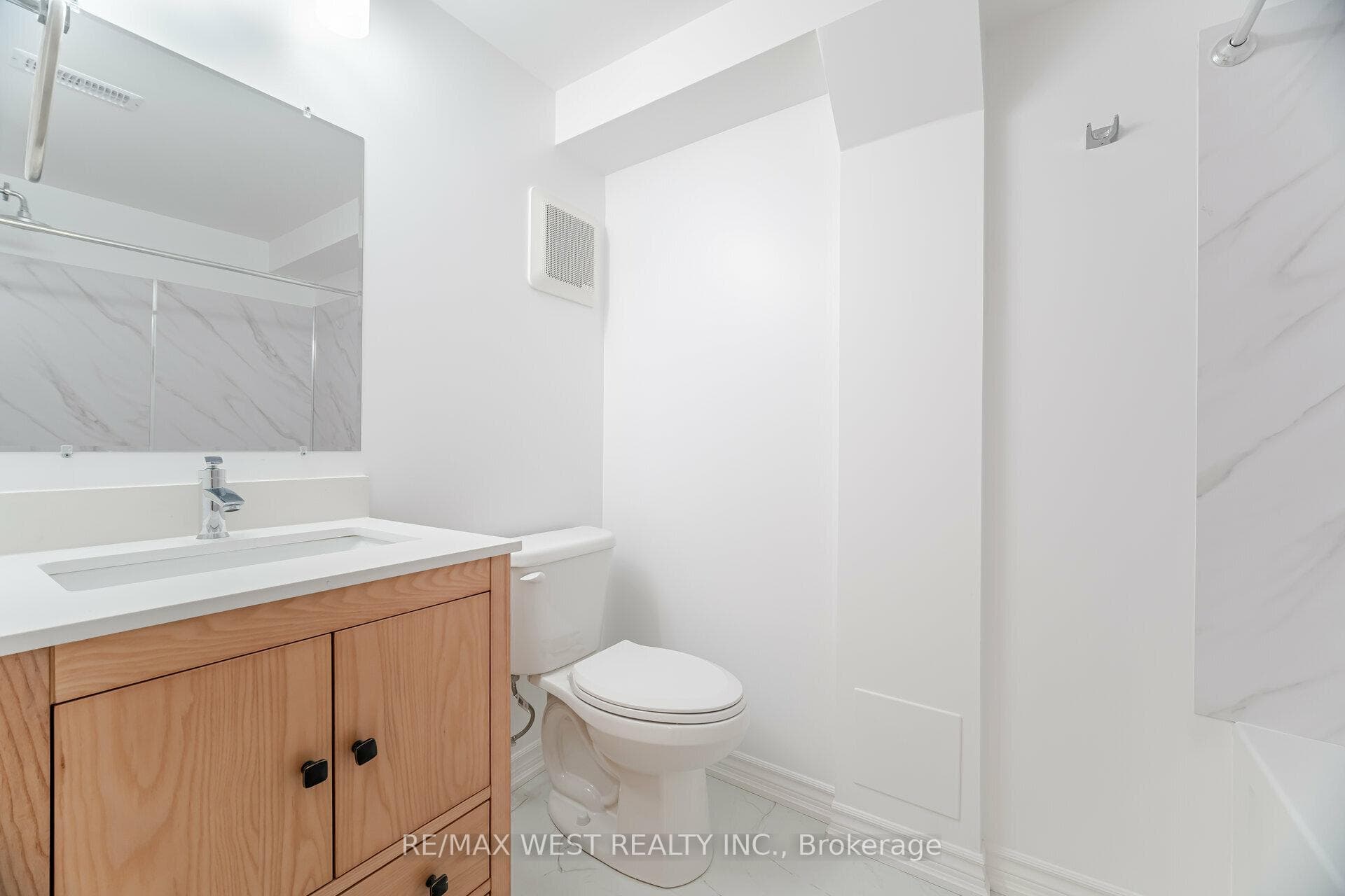 5456 Whitehorn Avenue Unit Bsmt photo 16
