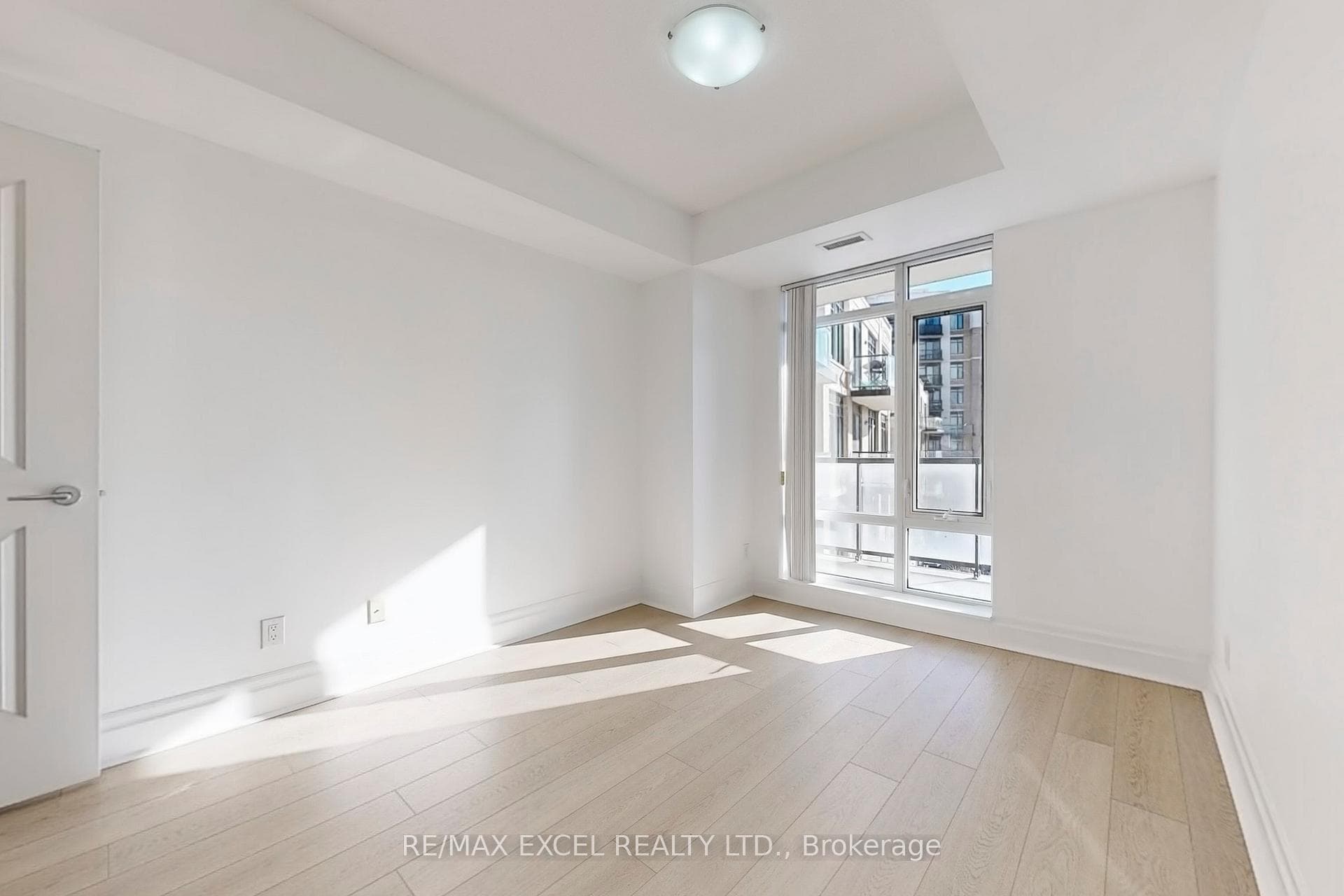 151 Upper Duke Crescent Unit 501 photo 17