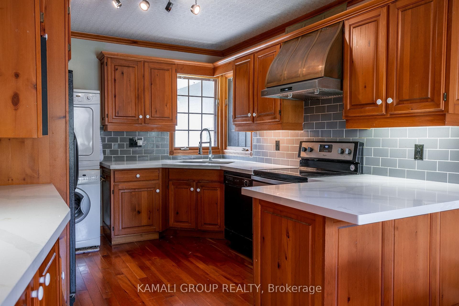 36 Oakridge Avenue Unit 1 photo 2