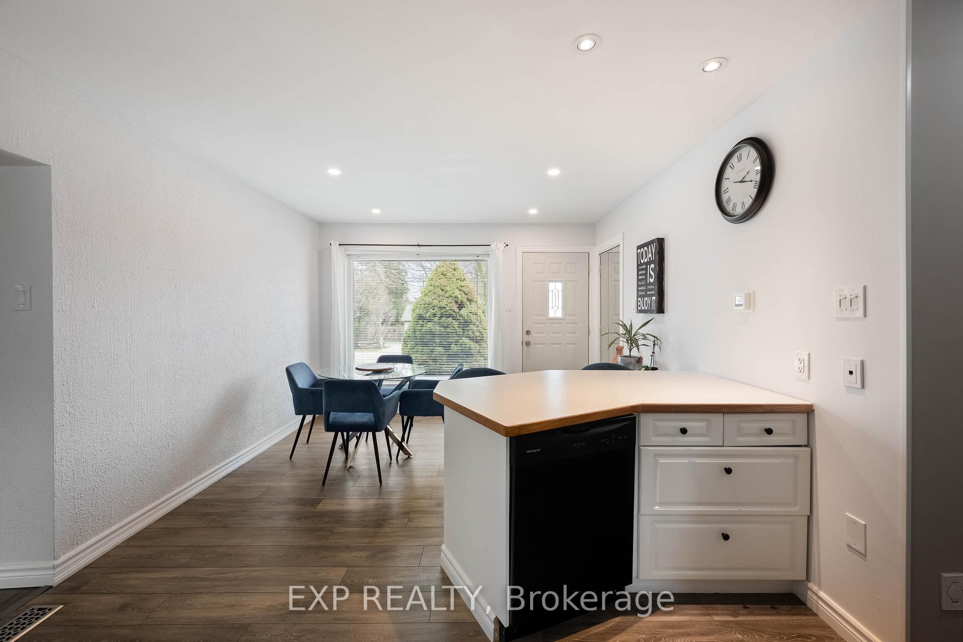 66 Bythia Street photo 11