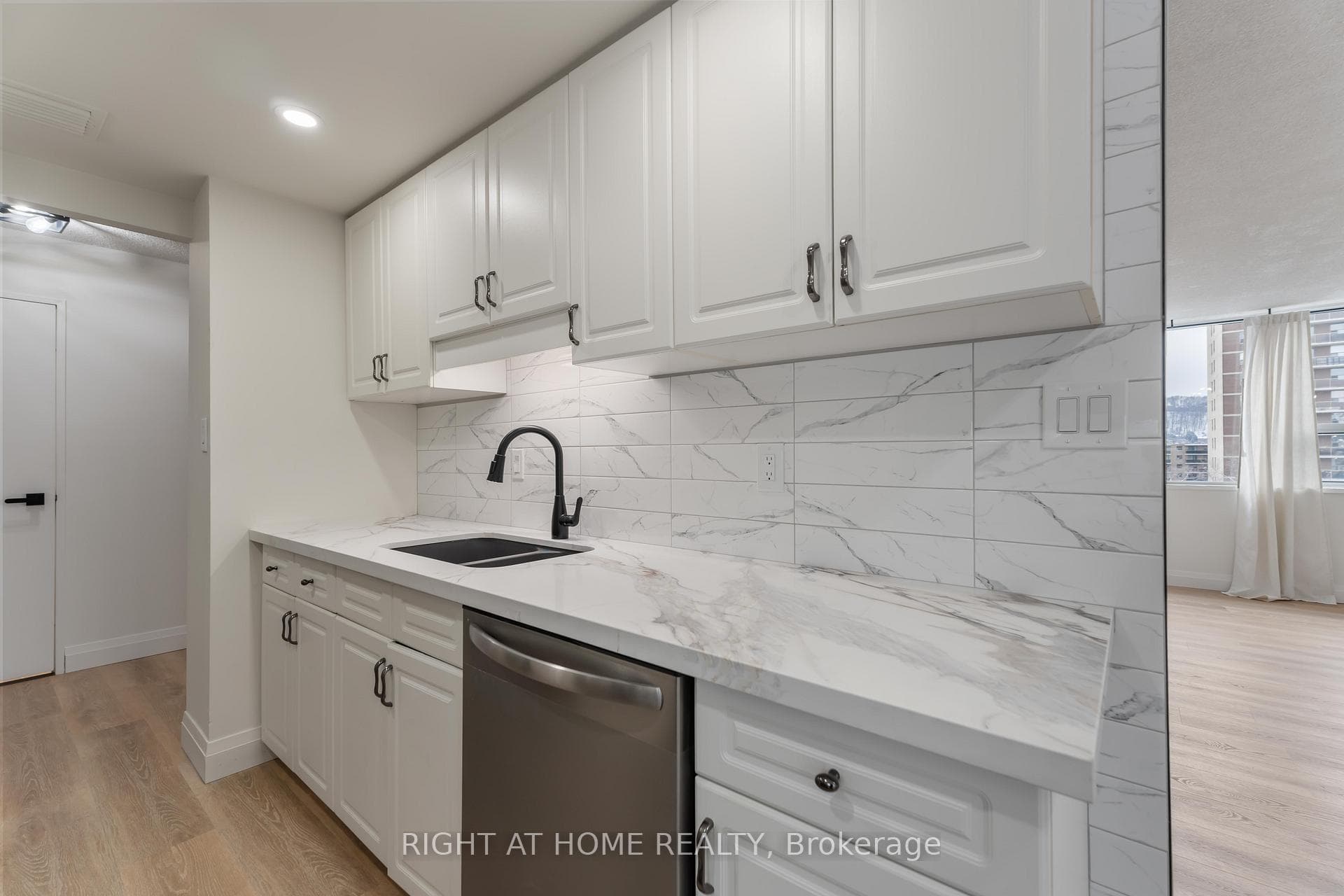 120 DUKE Street Unit 905 photo 10