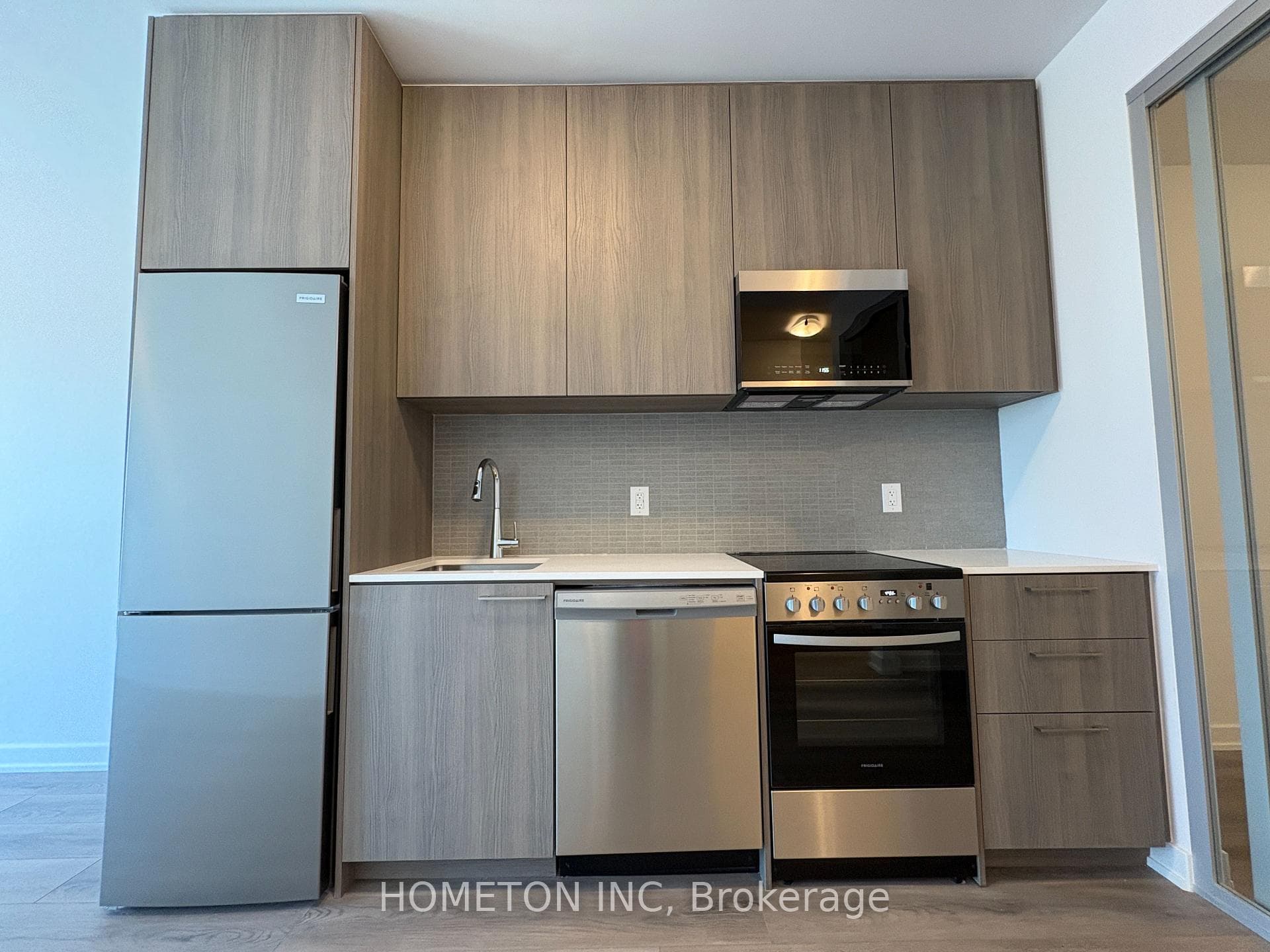 7439 Kingston Road Unit 813 photo 1