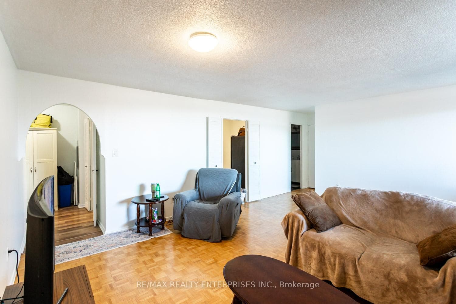 1535 Lakeshore Road Unit 404 photo 14