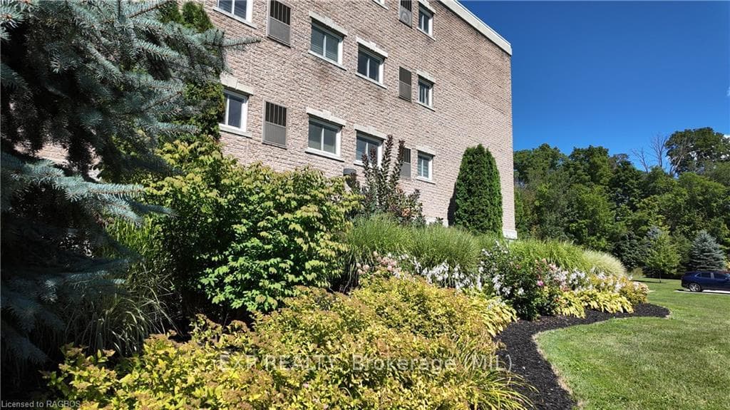 125 WILLIAM Street Unit 205 photo 4