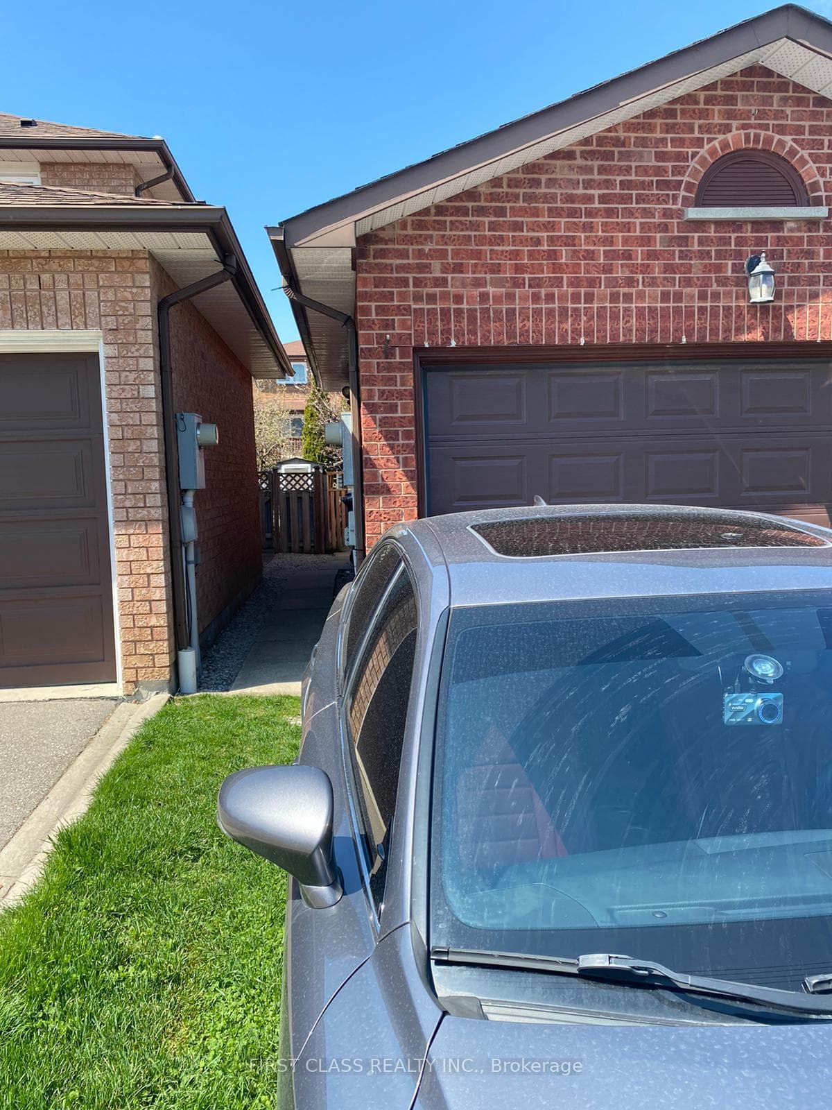 631 Roselaire Trail photo 2
