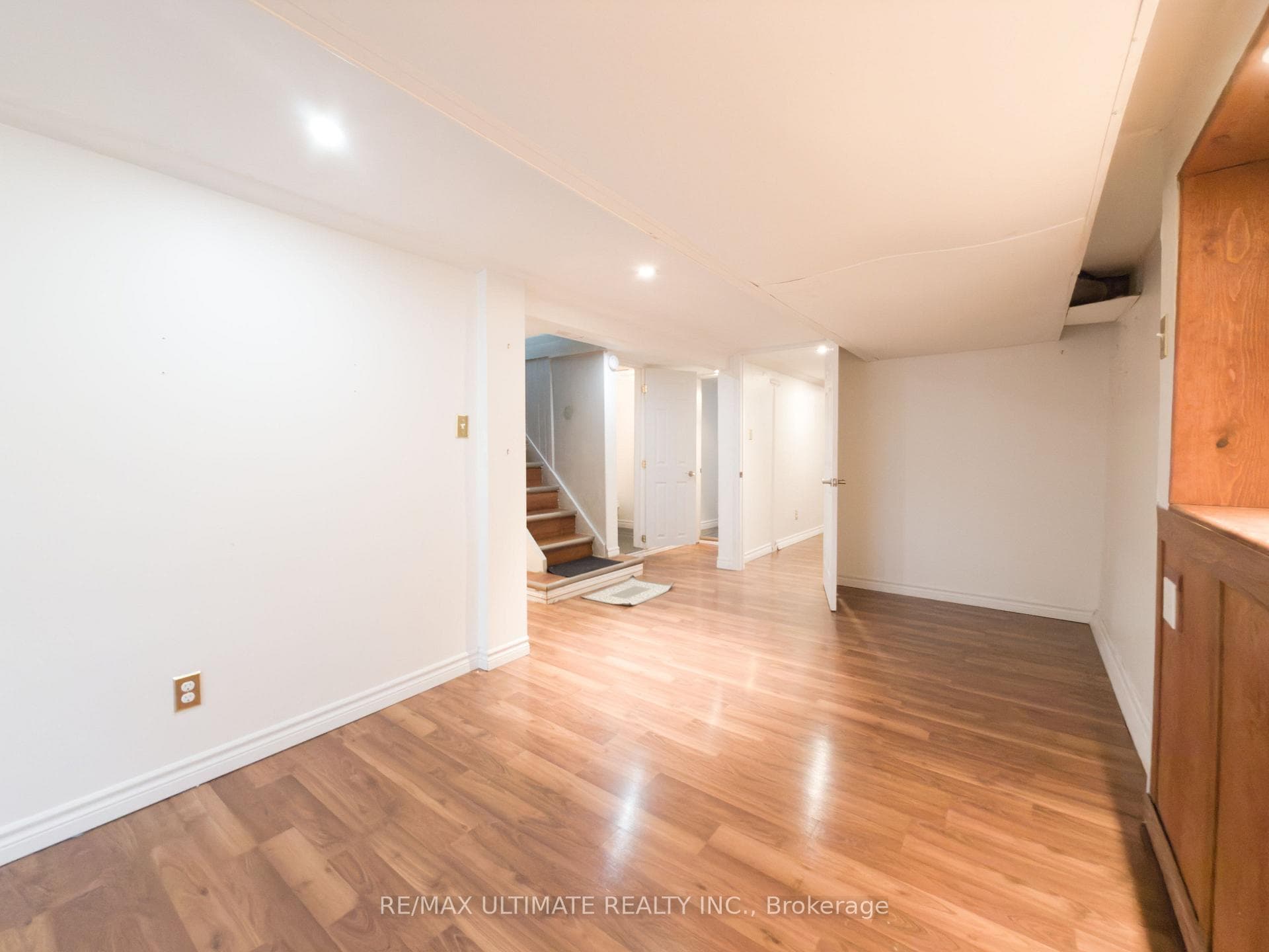 46 Lorindale Avenue Unit Lower photo 3