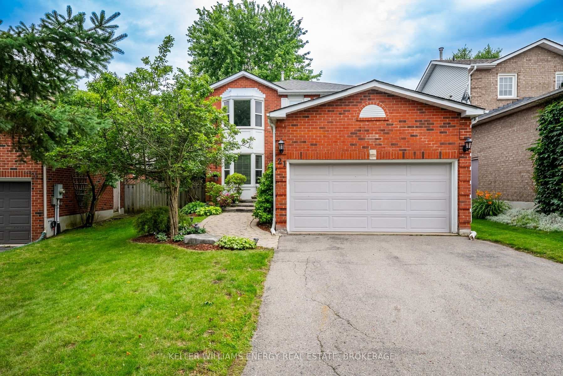 21 Stanford Crescent photo 1