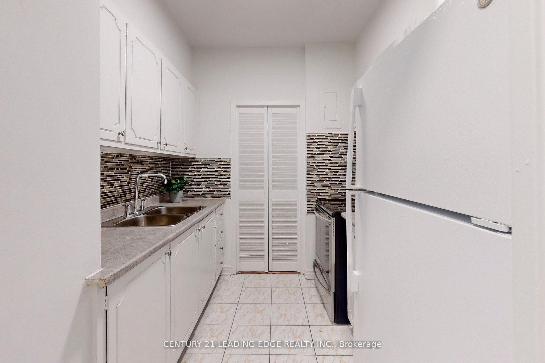 2245 Eglinton Avenue Unit 1005 photo 23