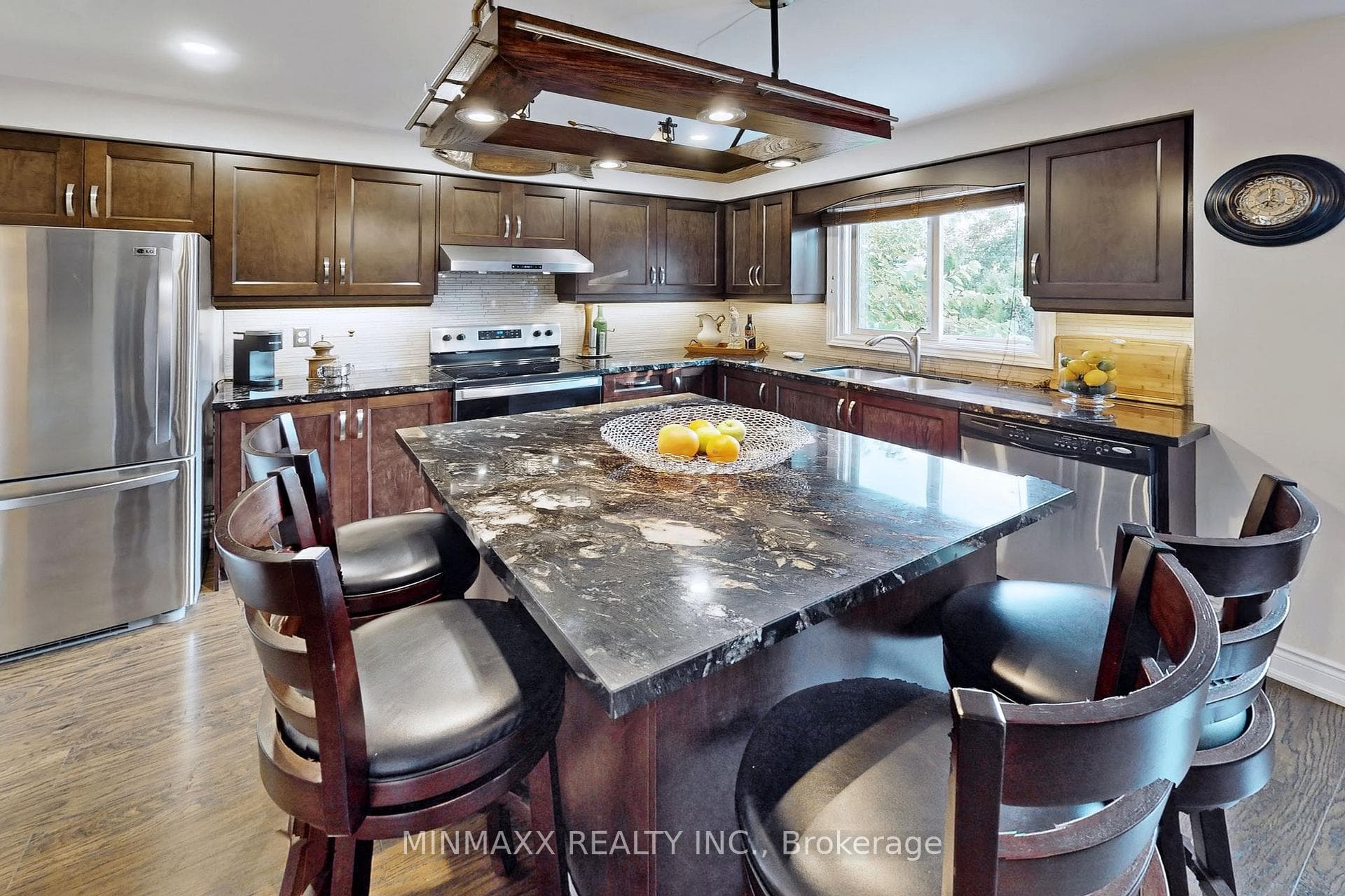 1196 Lindsay Drive photo 12