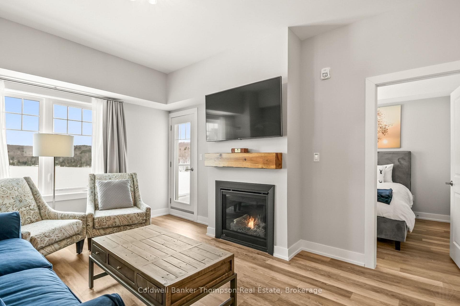 Natural gas fireplace