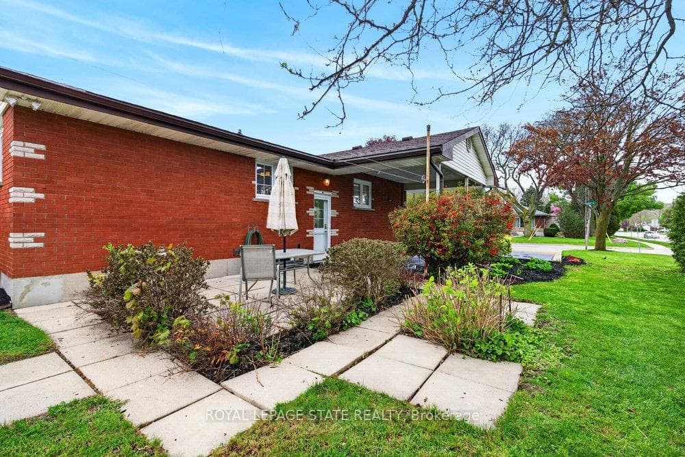 93 Varadi Avenue photo 36