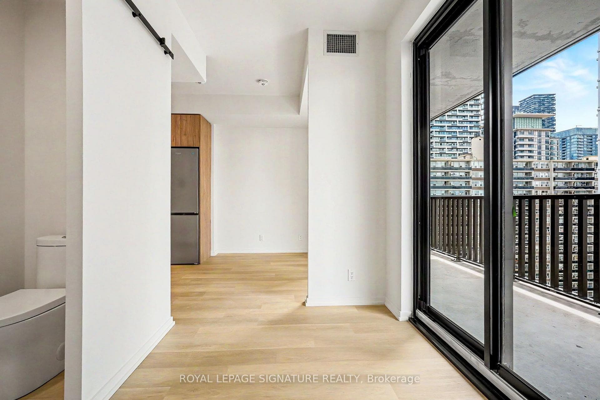 109 Erskine Avenue Unit 1111 photo 34