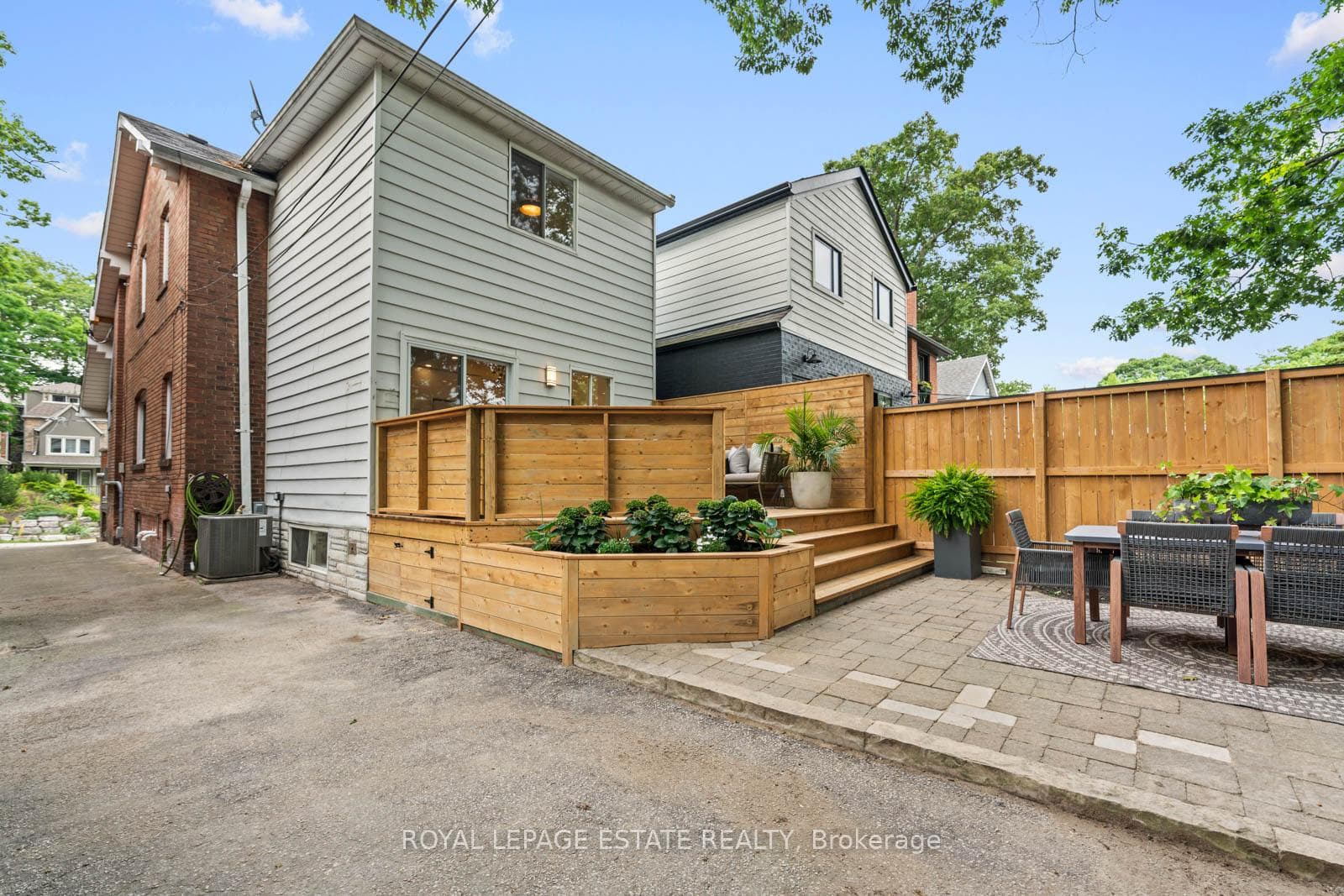 160 Silver Birch Avenue photo 47