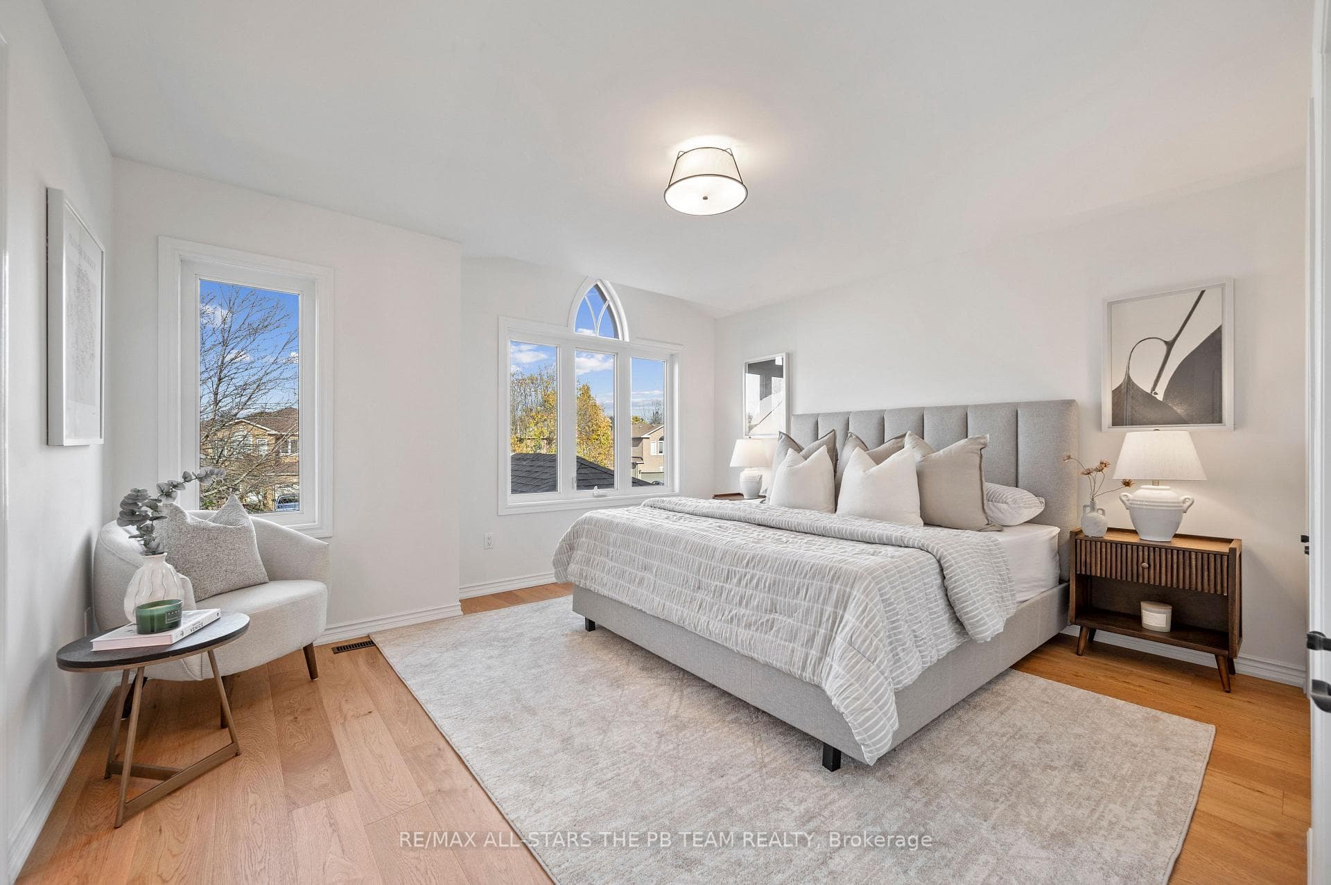 346 Pickering Crescent photo 24