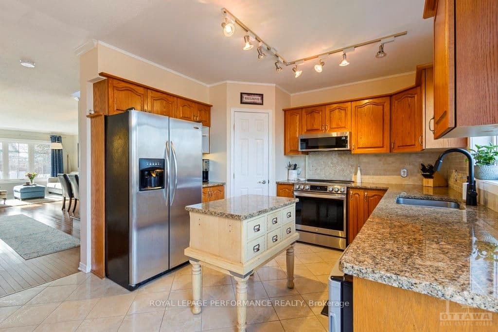 1843 CELESTE Way photo 9
