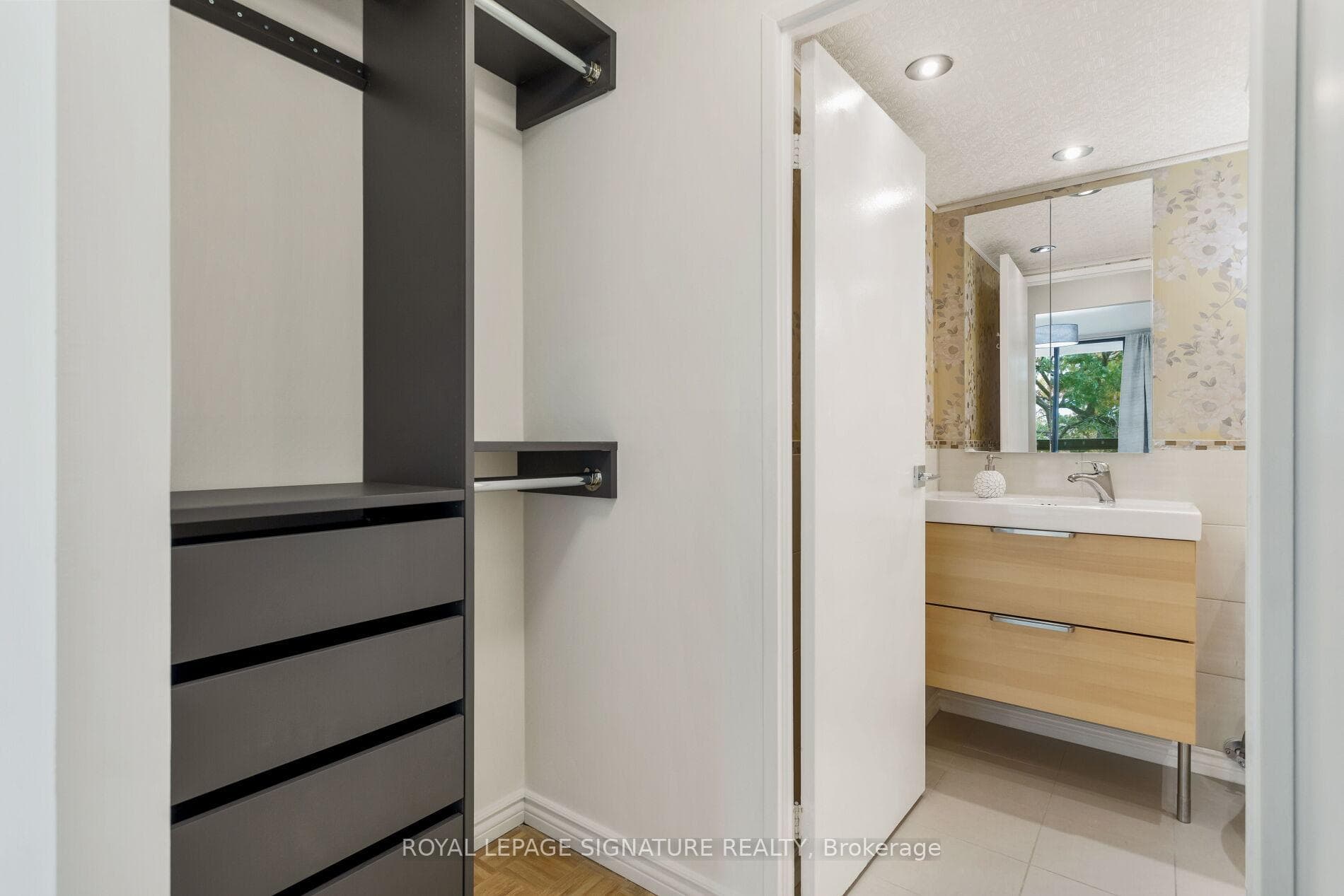 80 Quebec Avenue Unit 608 photo 32