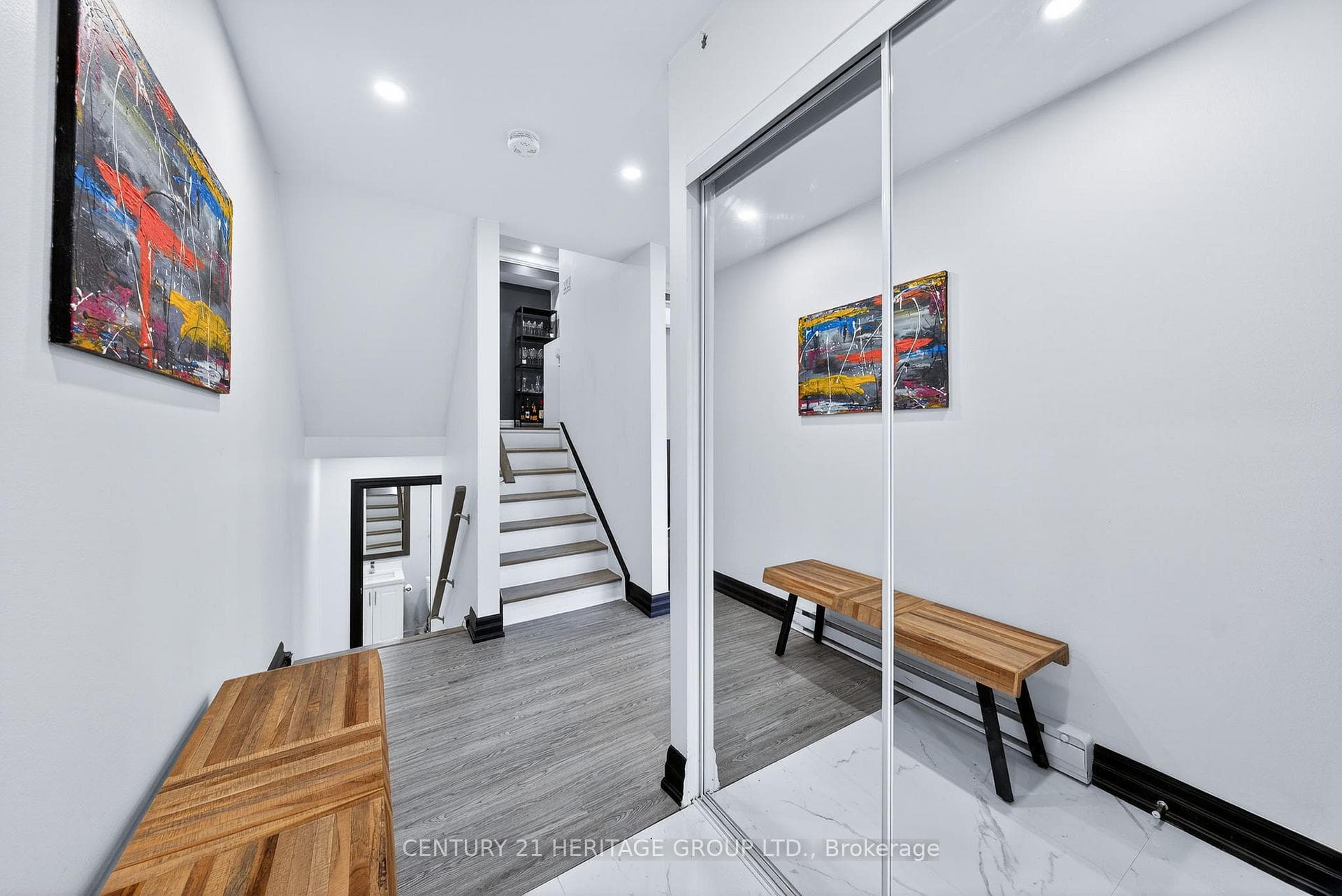 293 Milestone Crescent photo 2