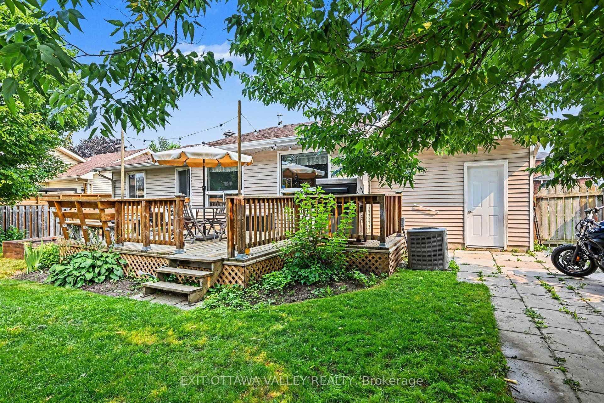11 Maple Drive photo 17