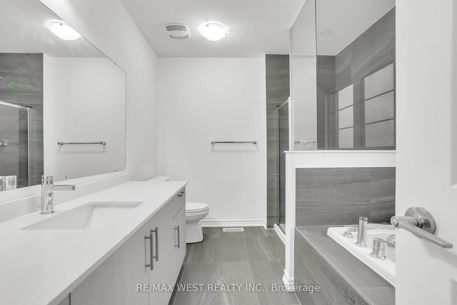 22 Phoenix Boulevard photo 8