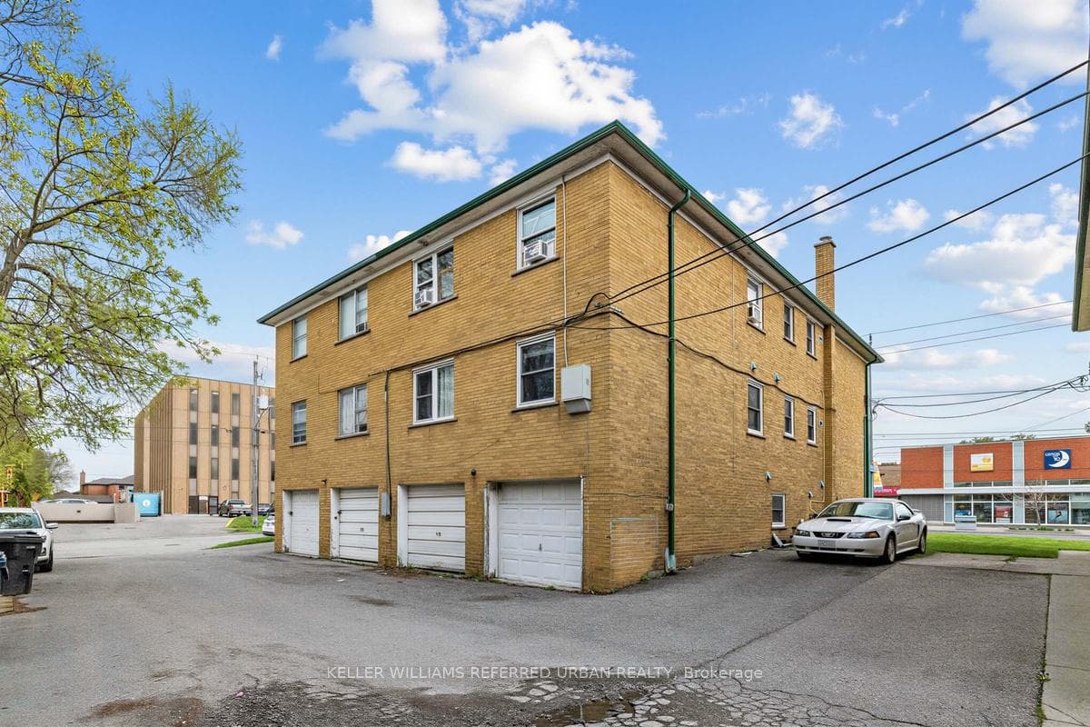 3867 Bathurst Street photo 4