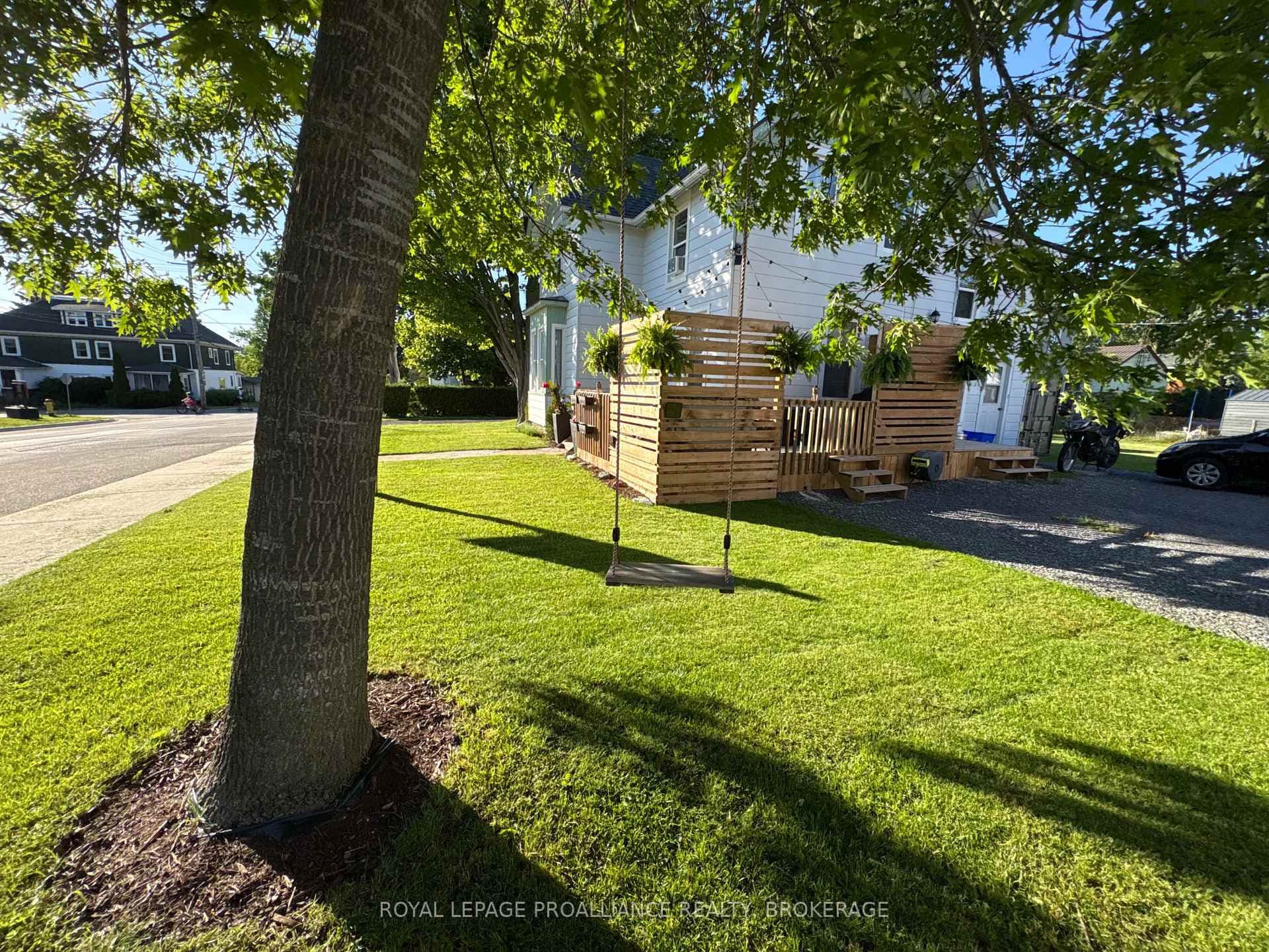 151 Adelaide Street photo 5