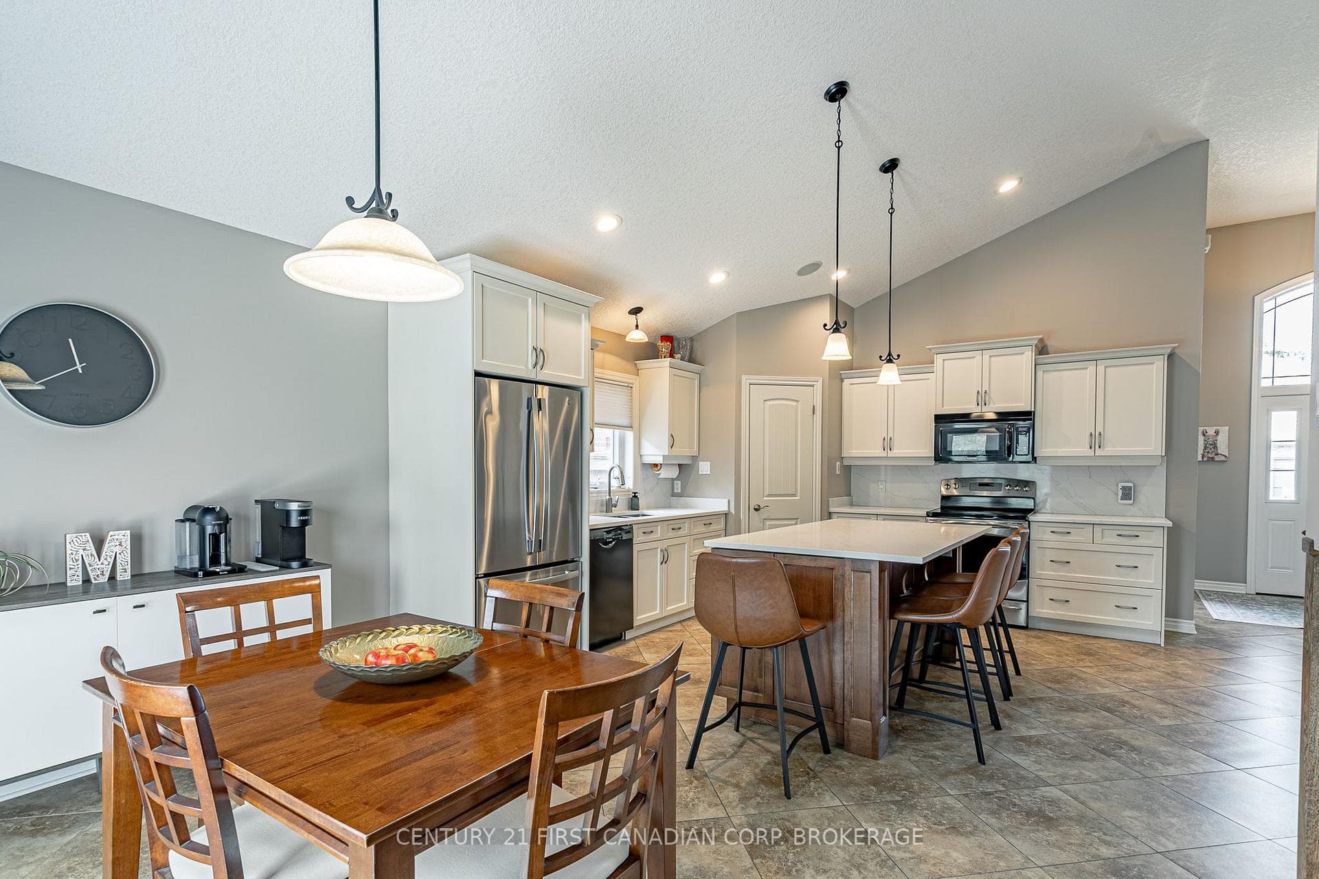 270 Boyd Boulevard photo 12