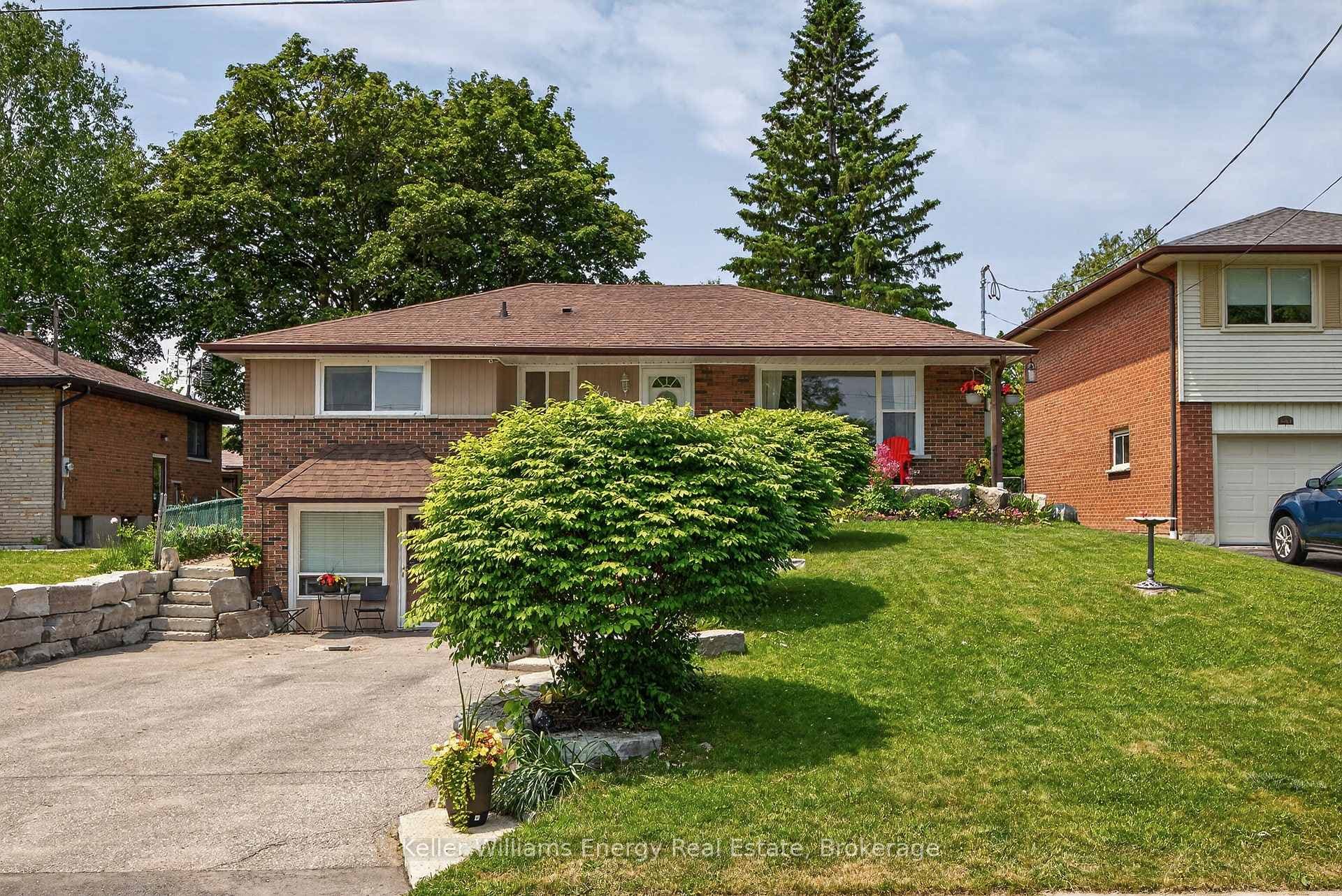 405 Bernhard Crescent photo 1