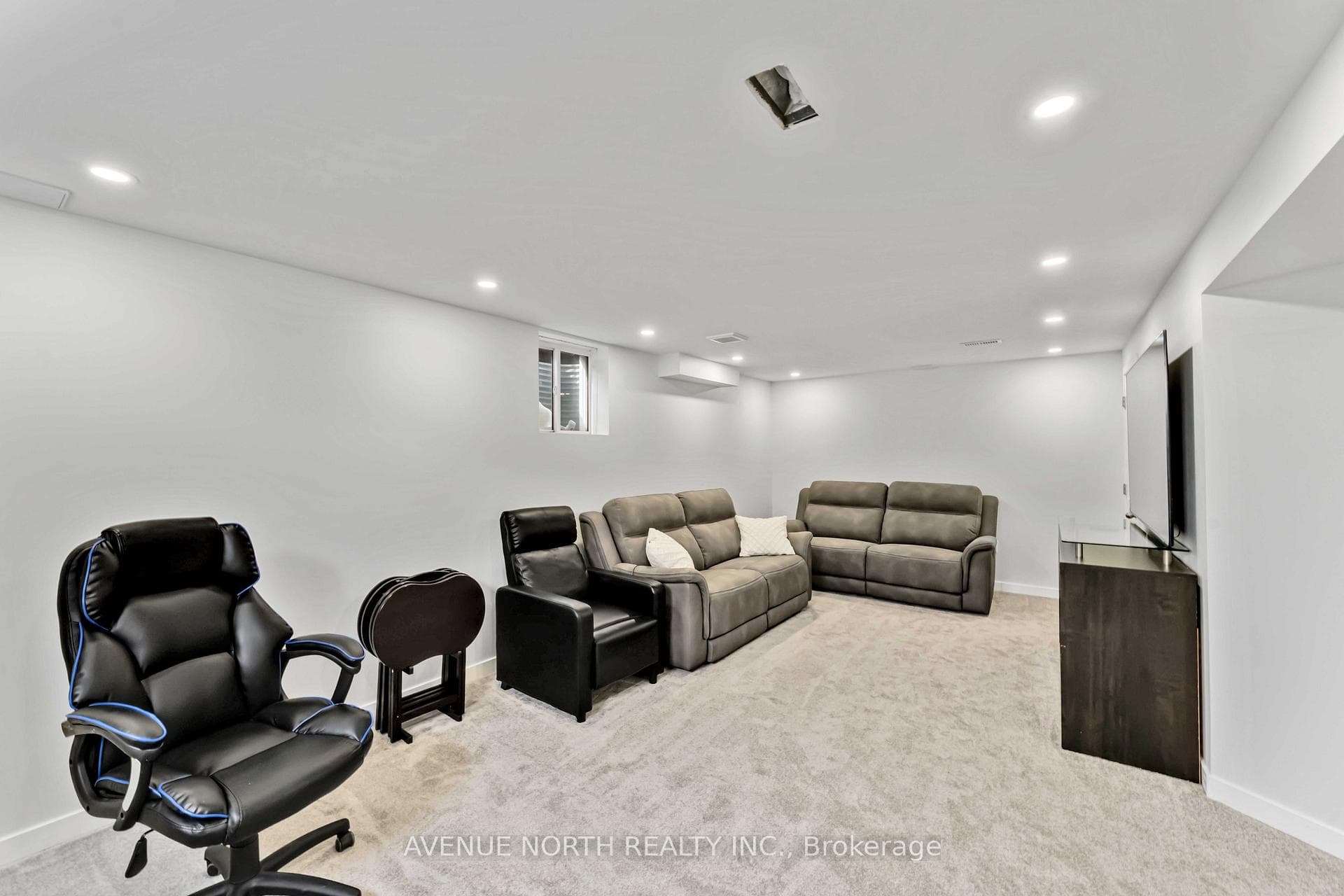152 Eclipse Crescent photo 40
