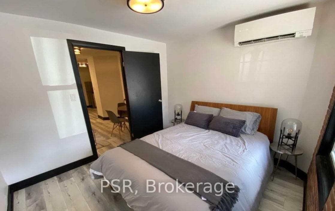 262 Sherbourne Street Unit 1 photo 3