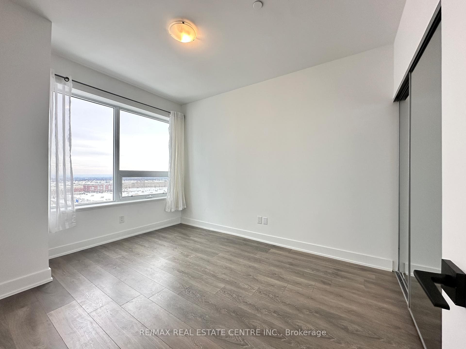 2485 Taunton Road Unit 1222 photo 17
