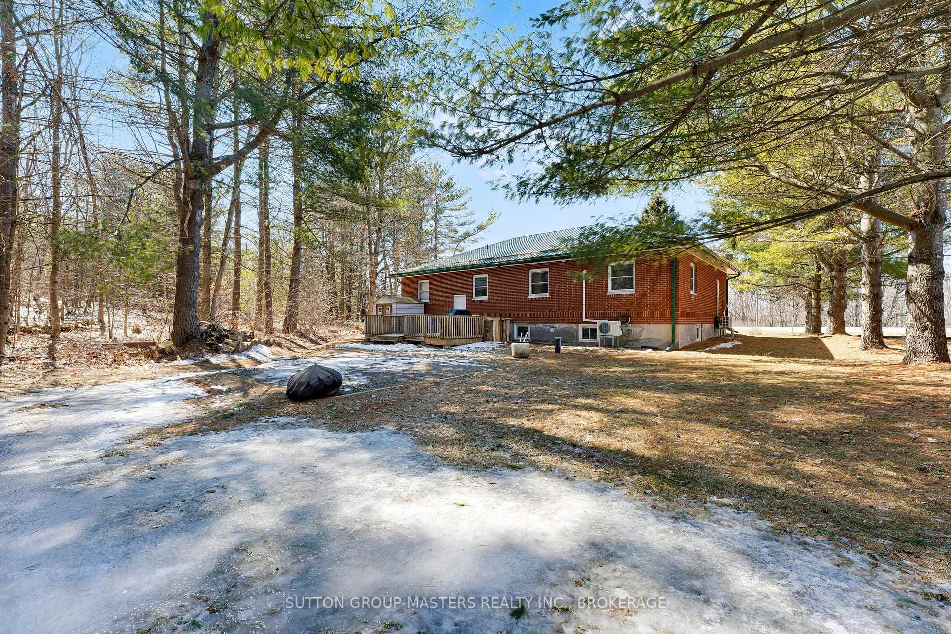 469 Lyndhurst Road photo 36