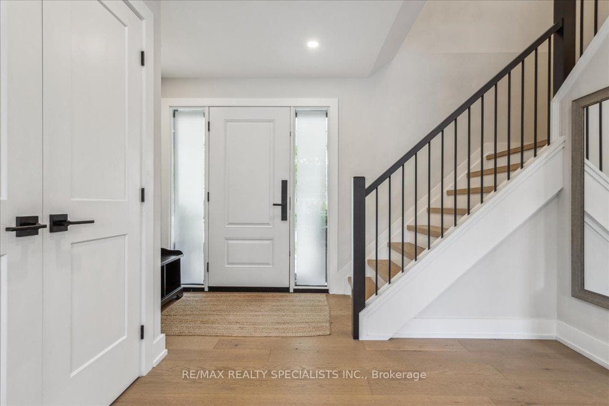1422 Everall Road photo 3