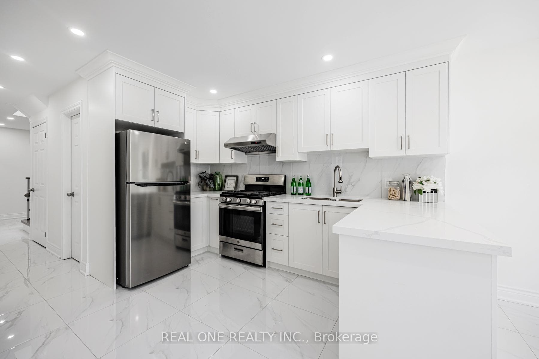12 Sophia Road photo 1