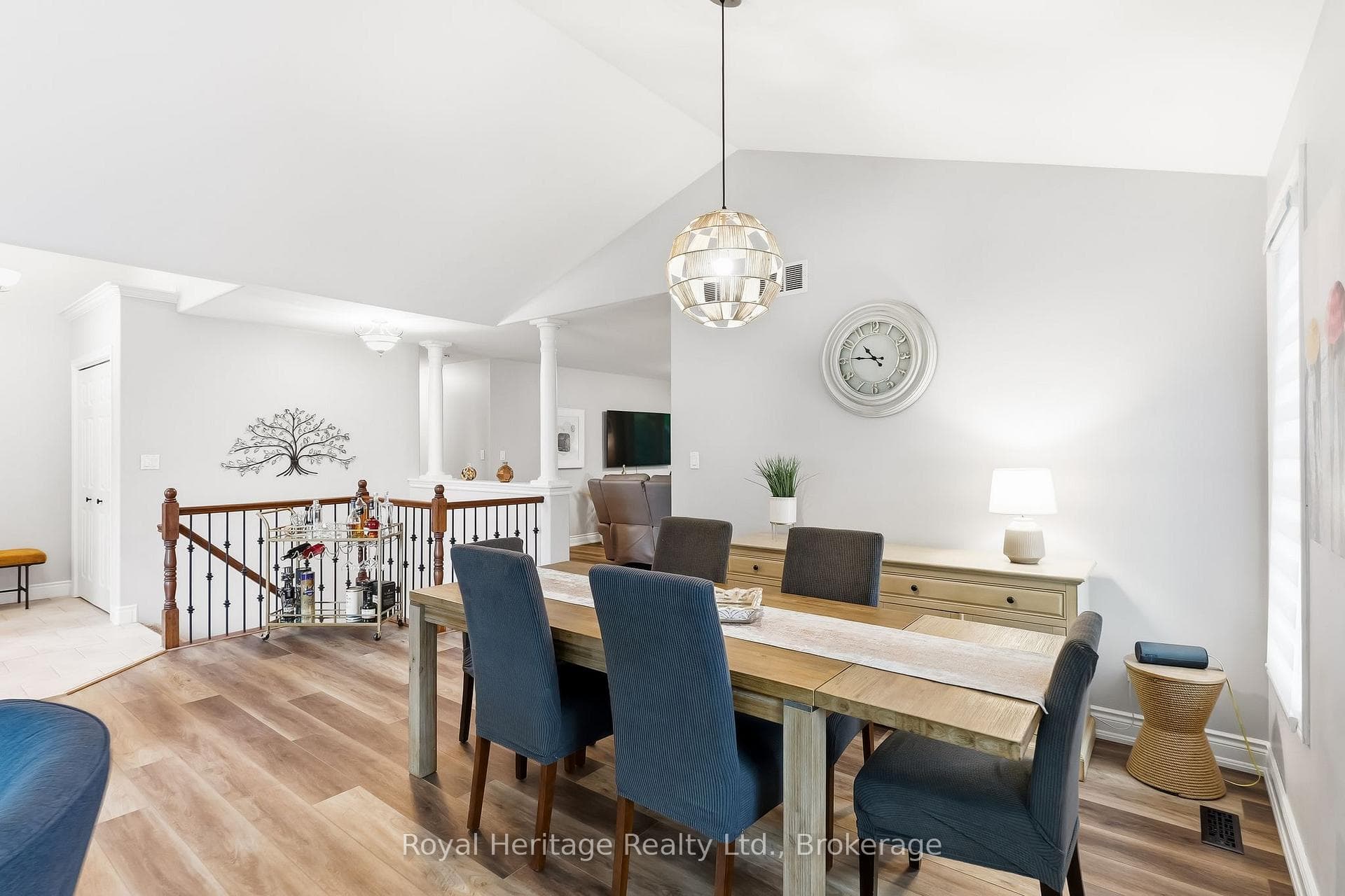 24 Iroquois Avenue photo 8