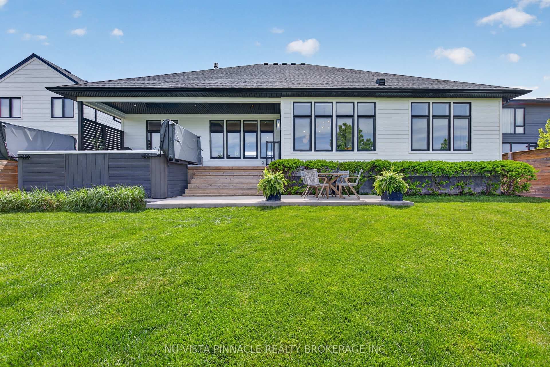 2572 LUCAS Avenue photo 43