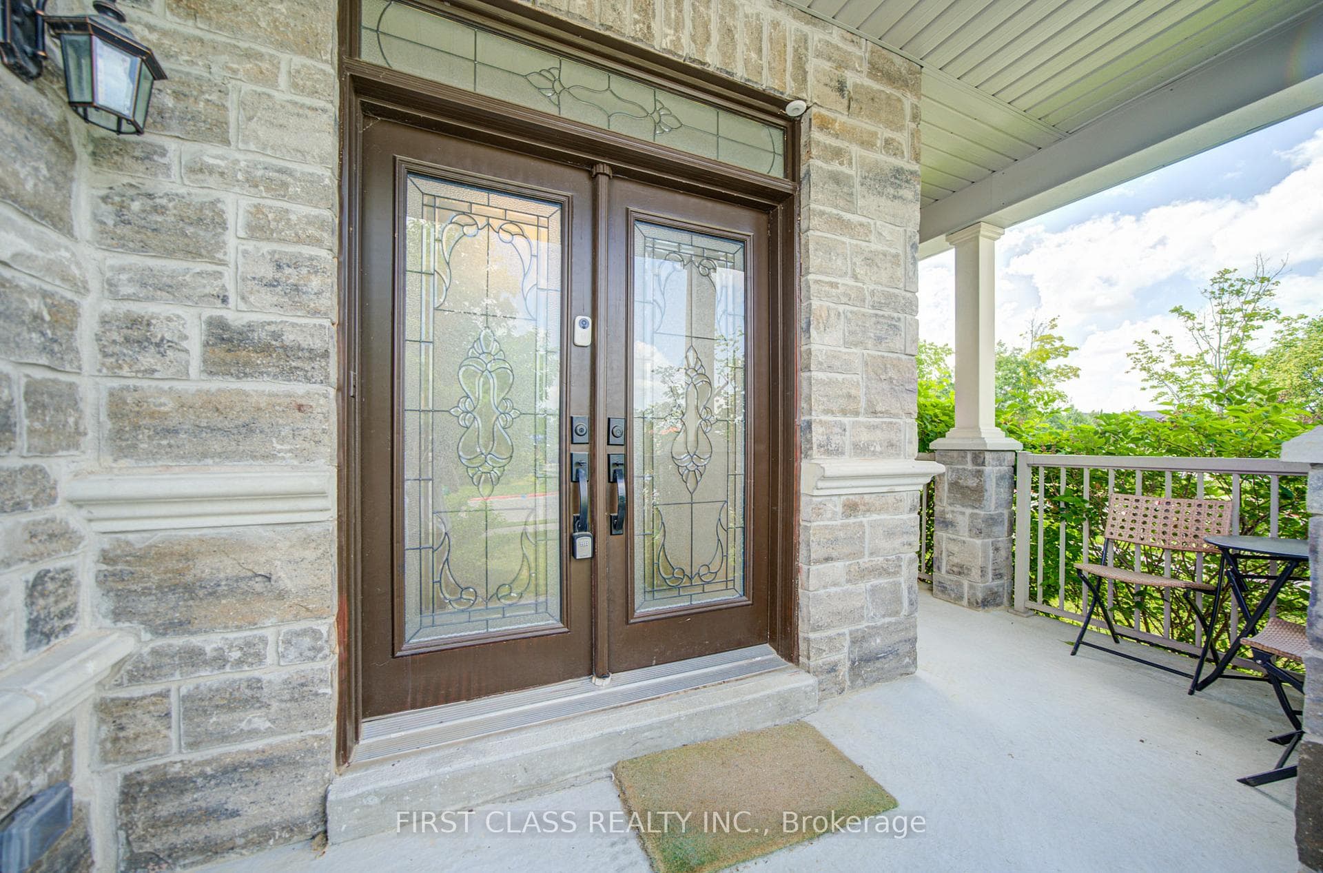 718 Peter Hall Drive photo 4