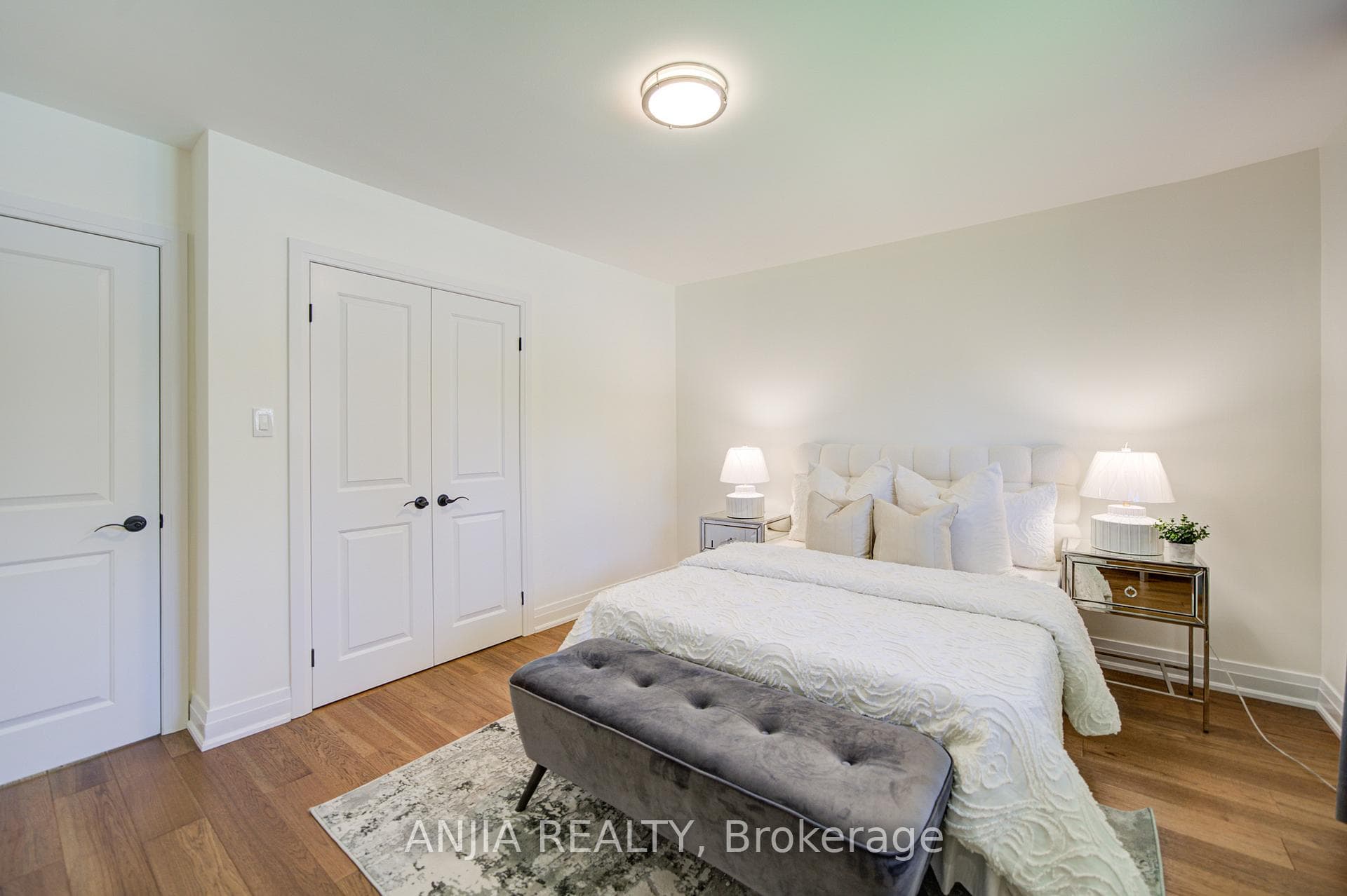 80 Southdale Drive photo 29