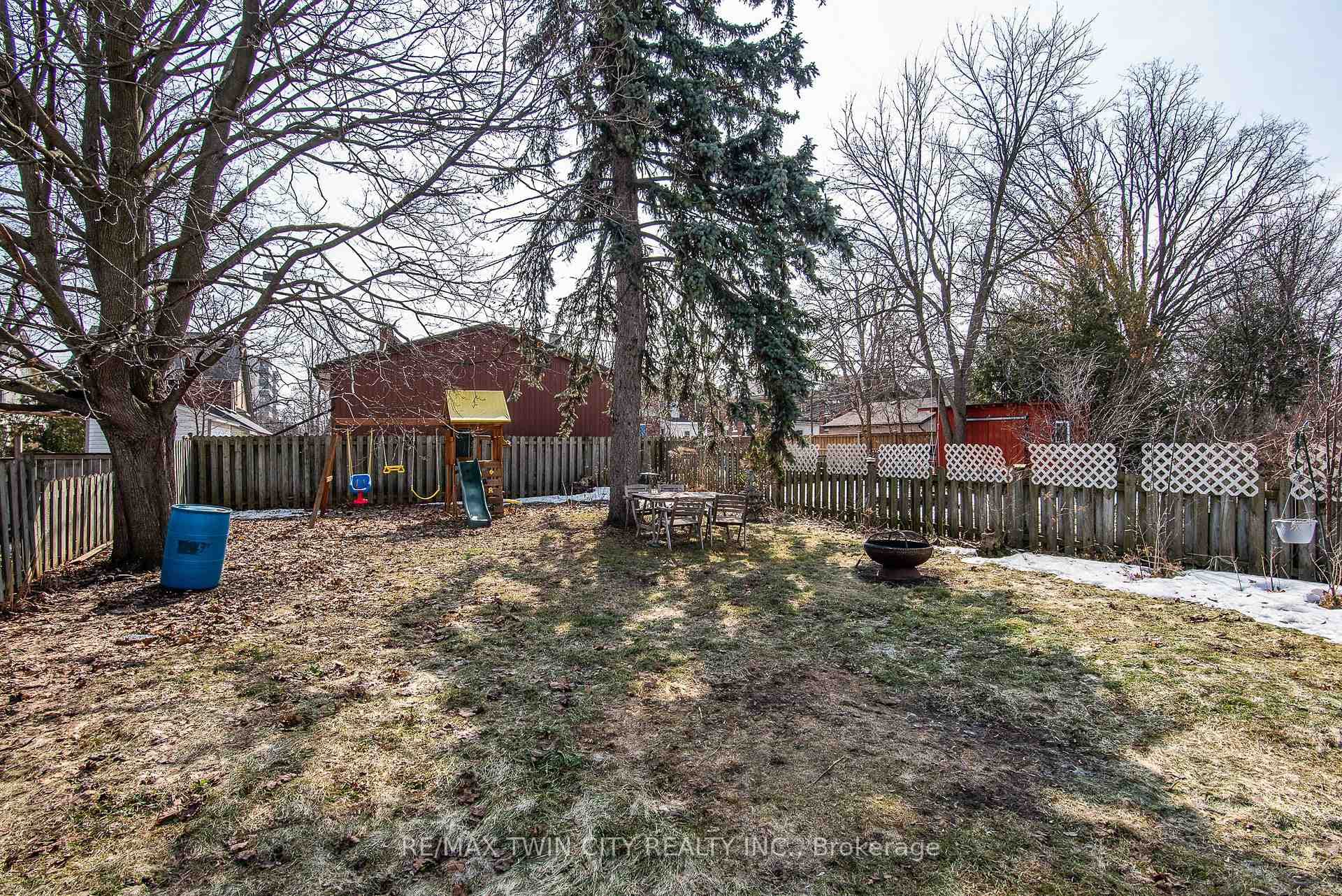 15 Herlan Avenue photo 11