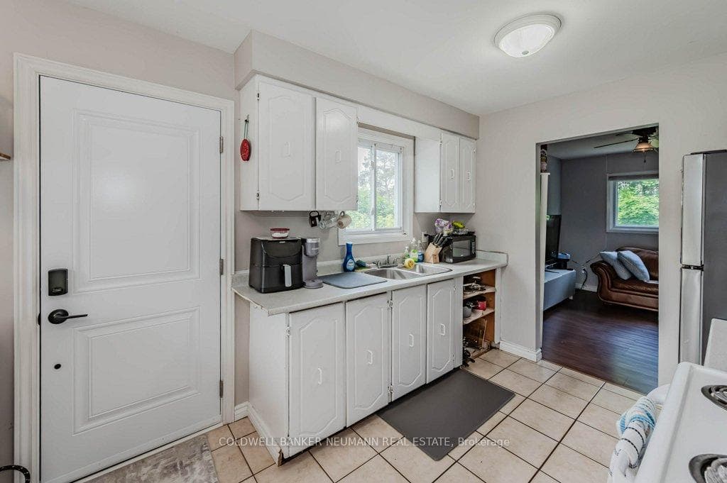 579 College Avenue photo 7