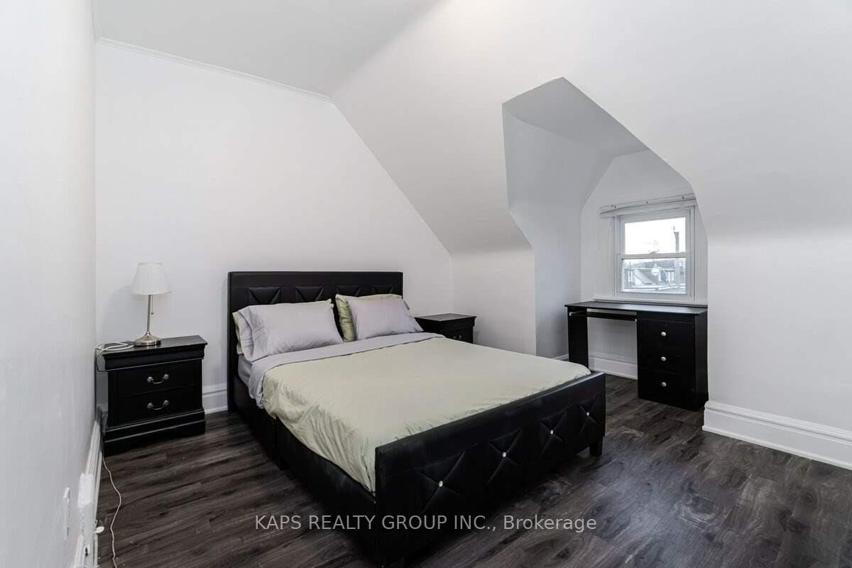 103 1/2 Borden Street photo 15