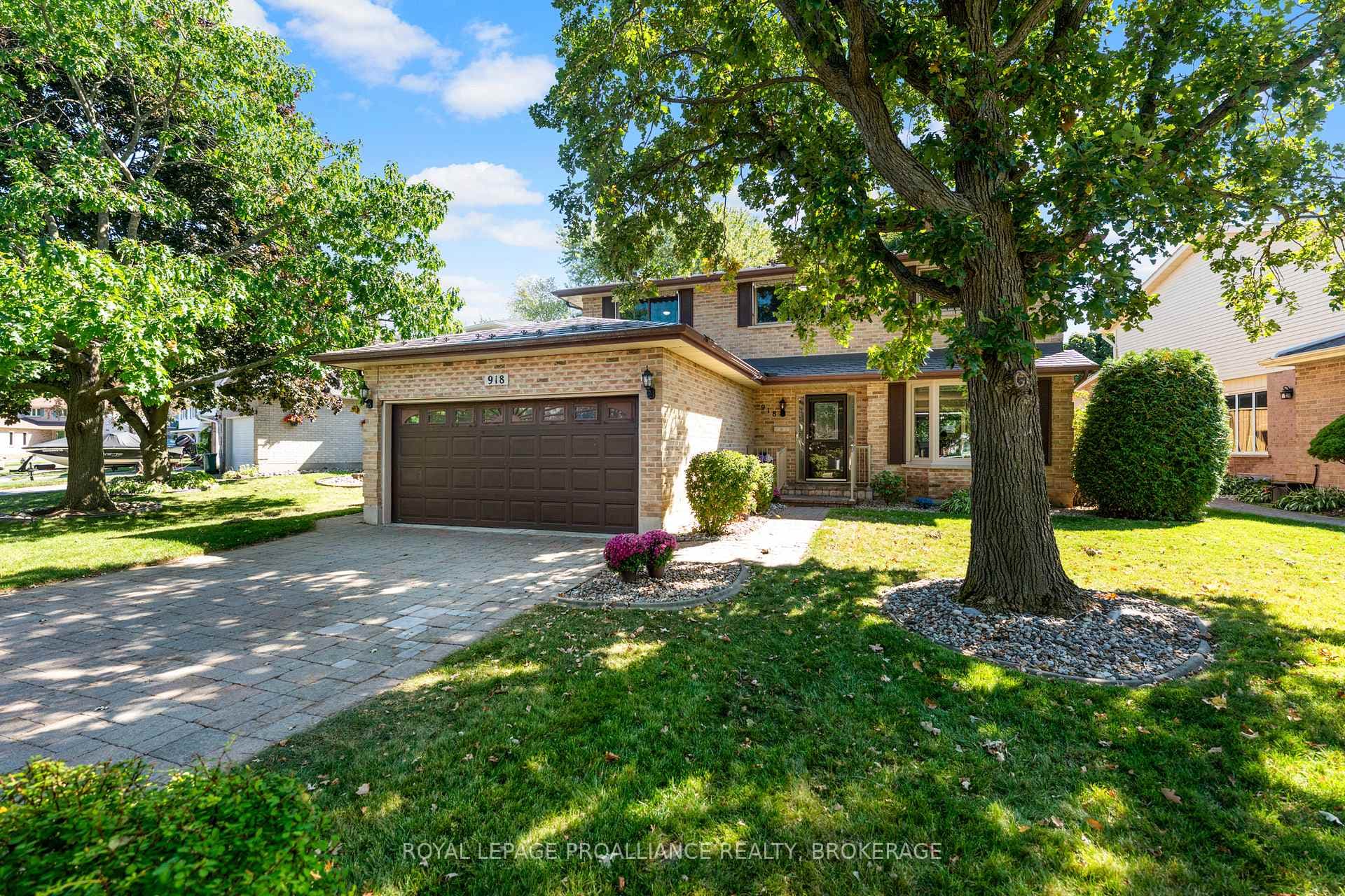 918 Edinborough Crescent photo 2