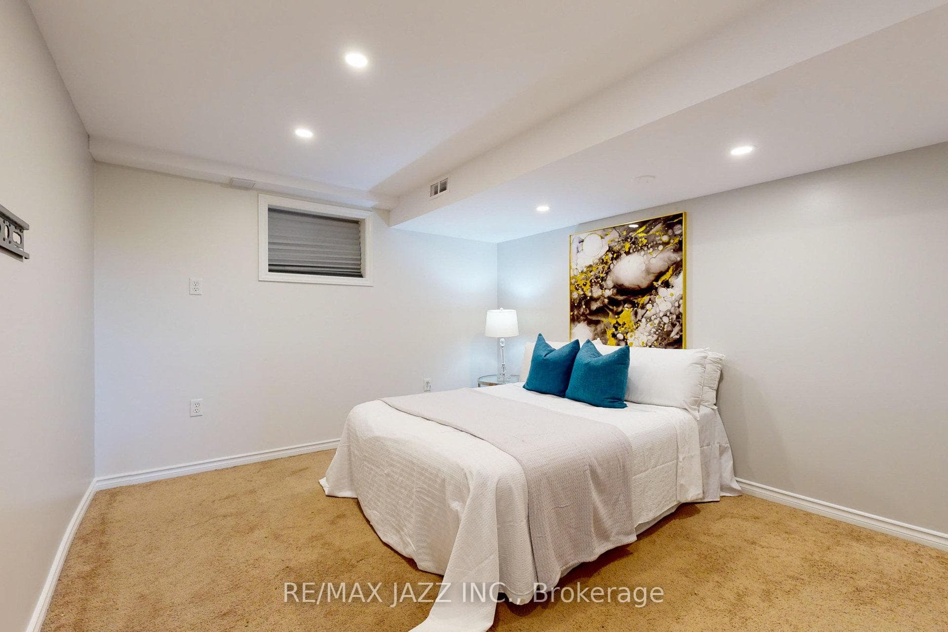 119 Lawrence Crescent photo 42