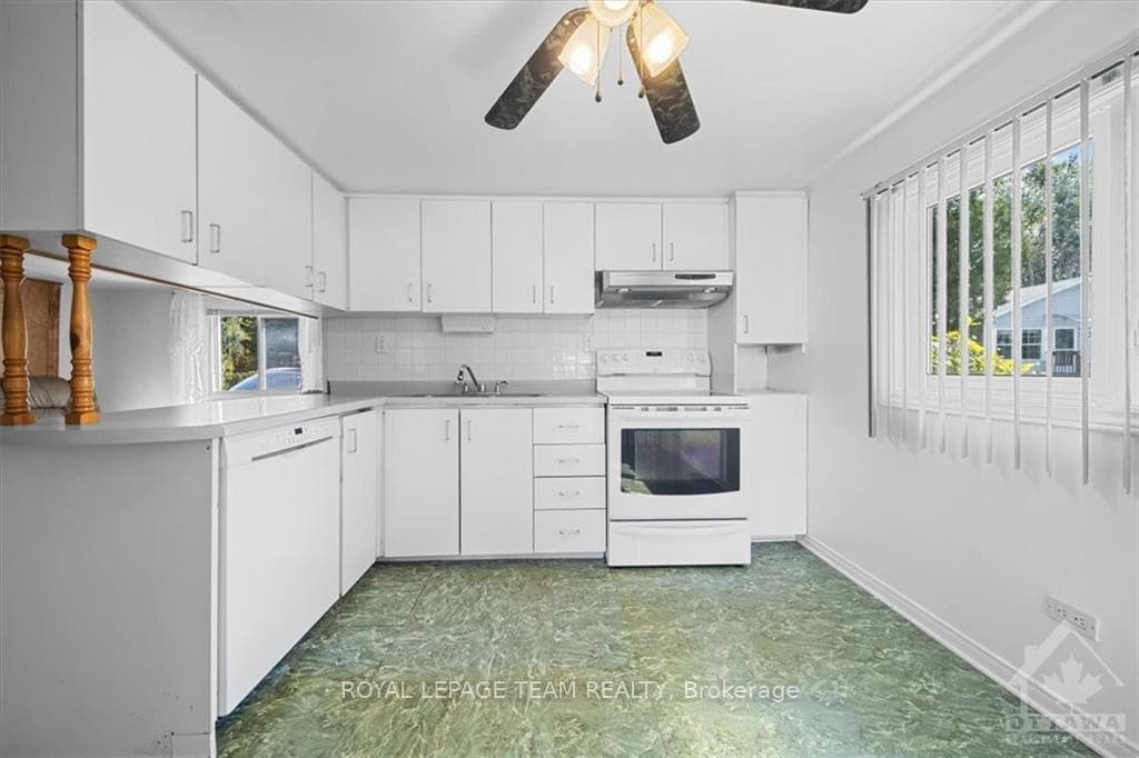 2 REDFERN Avenue photo 11
