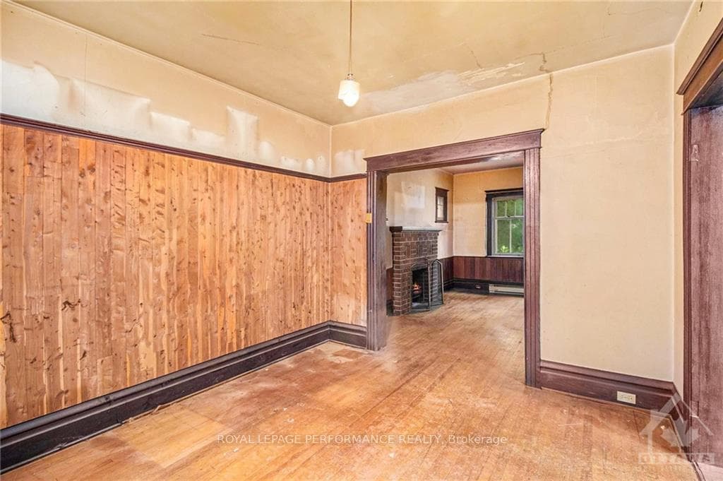 37 TYNDALL Street photo 6