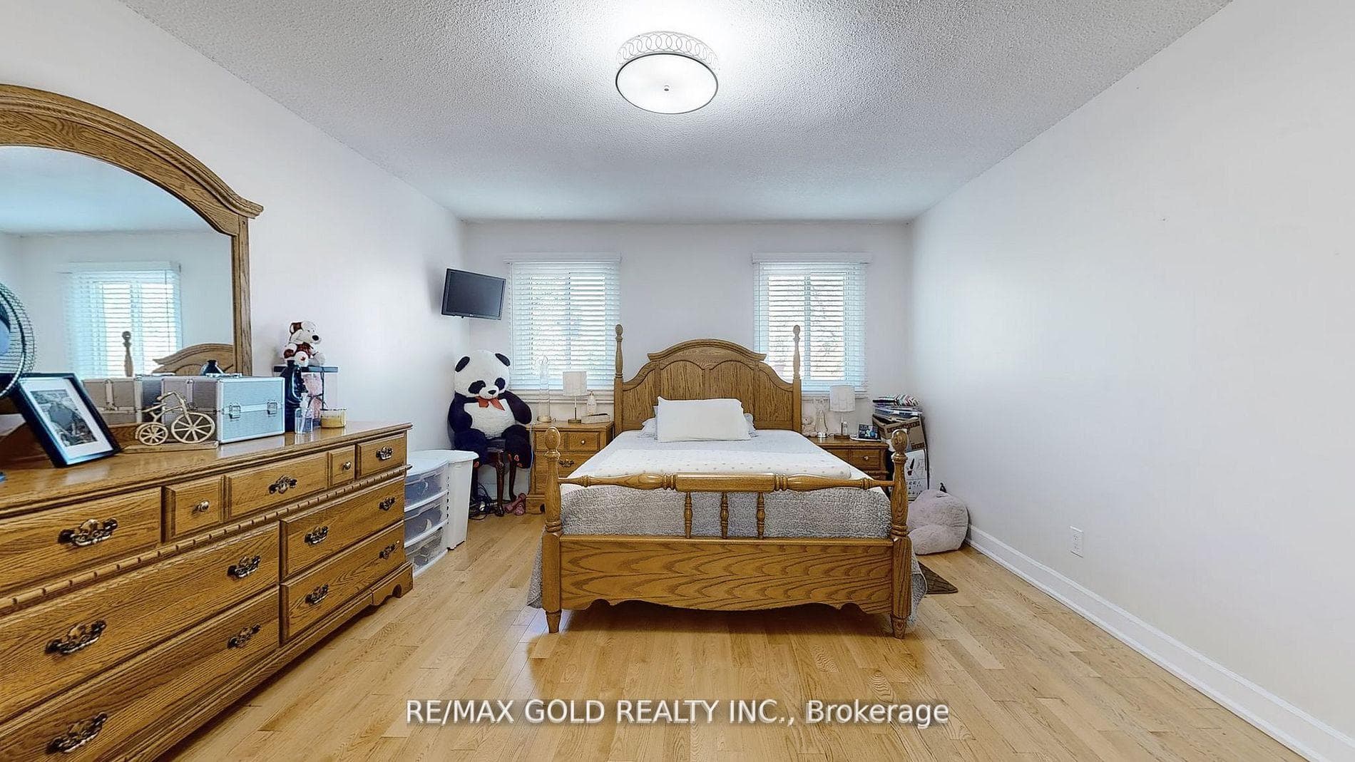 12 Royal Colwood Court photo 23