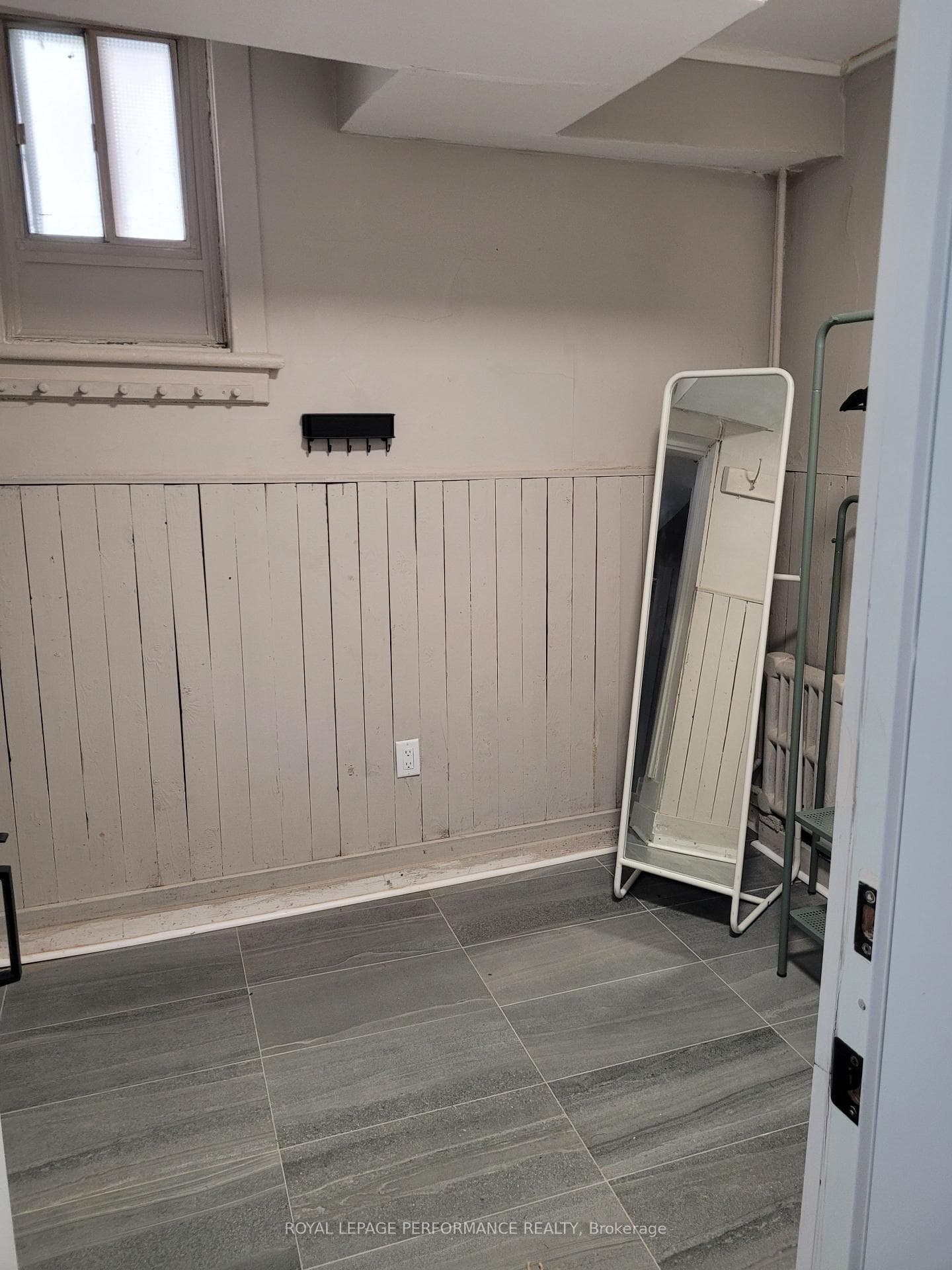 Another view of the entry area