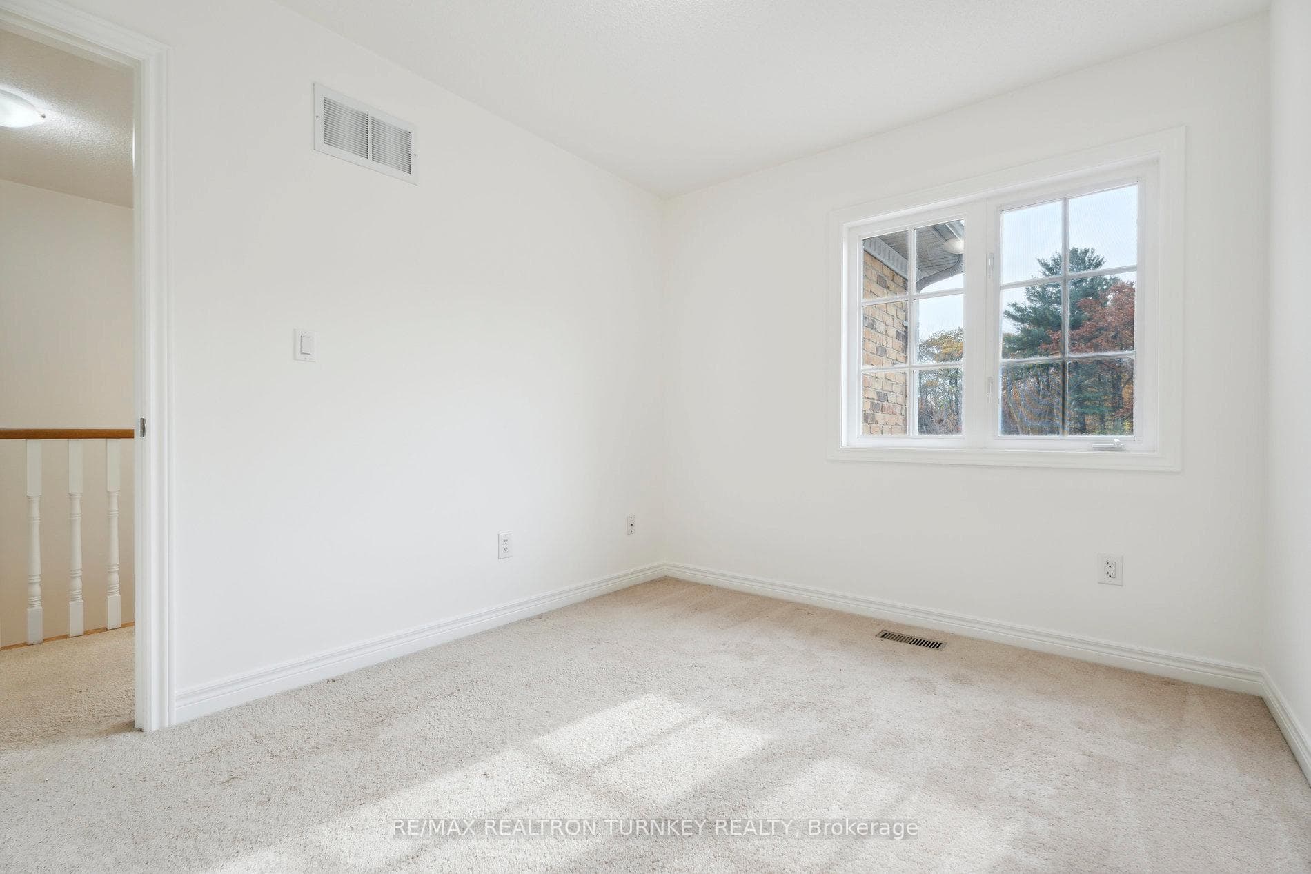 3rd Bright Bedroom - Overlooking Greenspace!