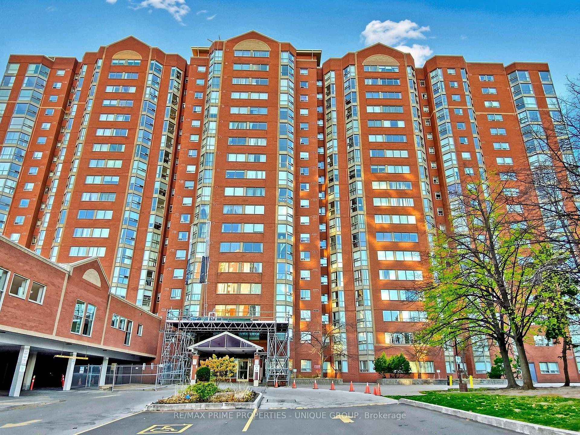 2460 Eglington Ave E -Exterior